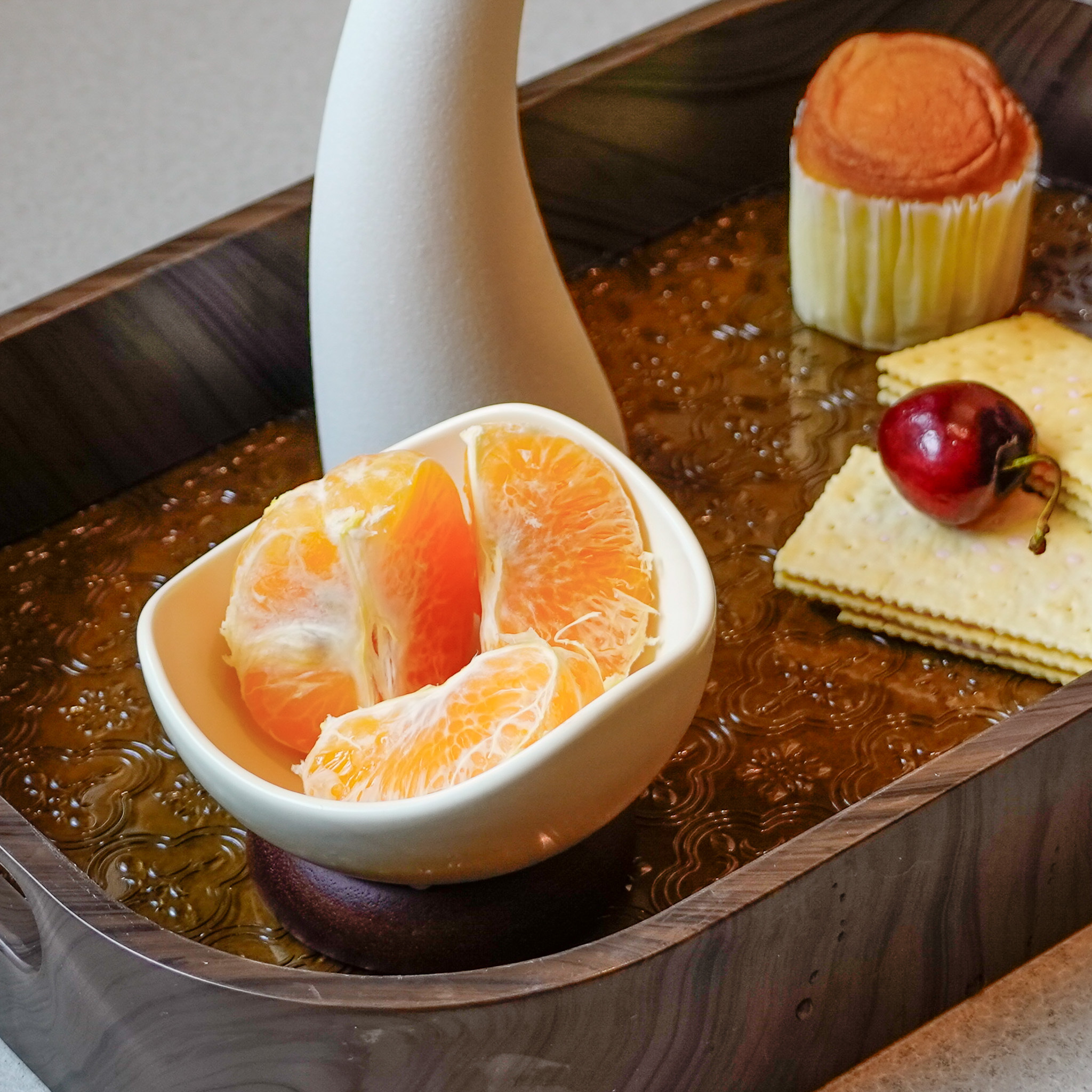 簡約曲線陶瓷相思木點心碗