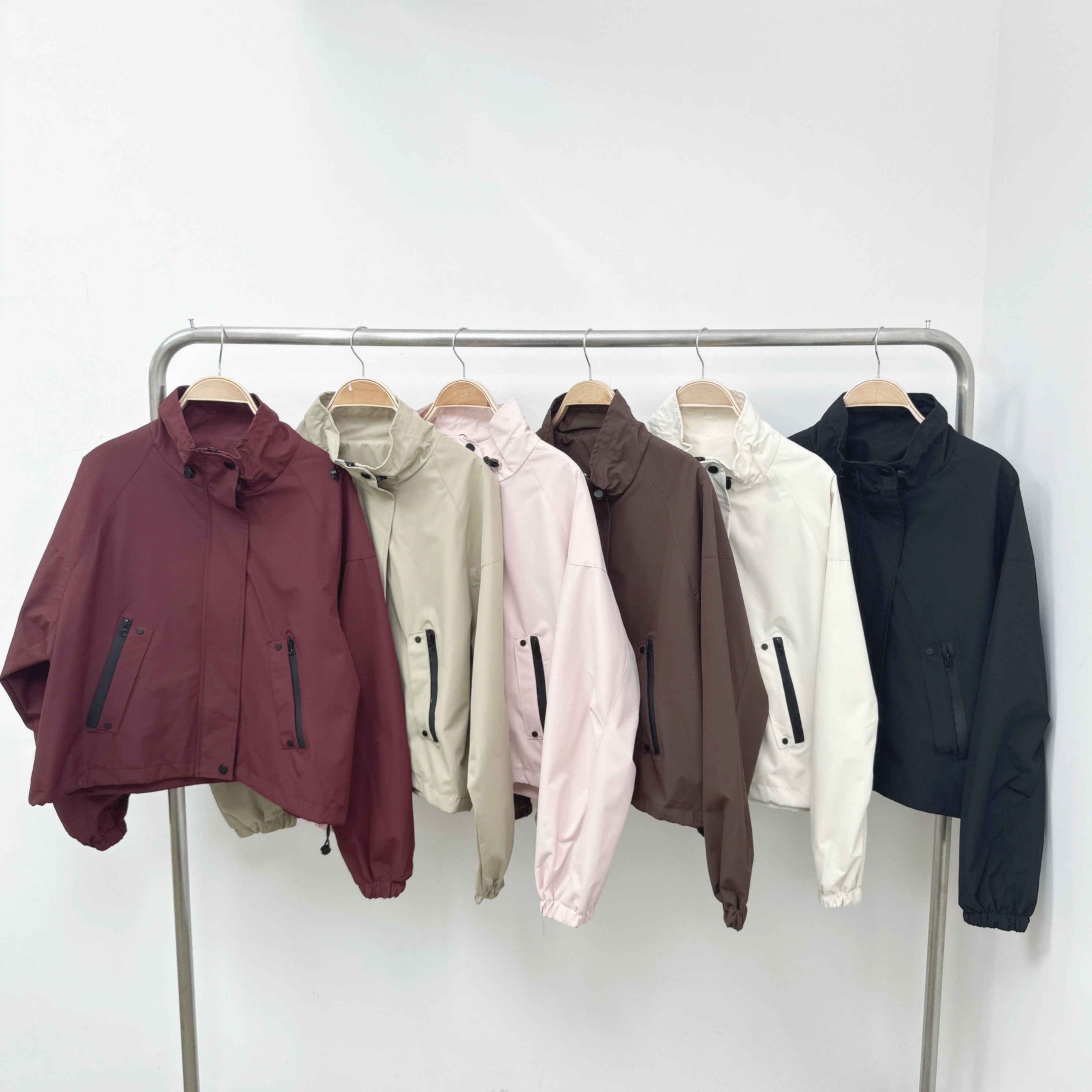 【預訂】拉鍊側袋索繩企領風衣外套 (F20-F25)