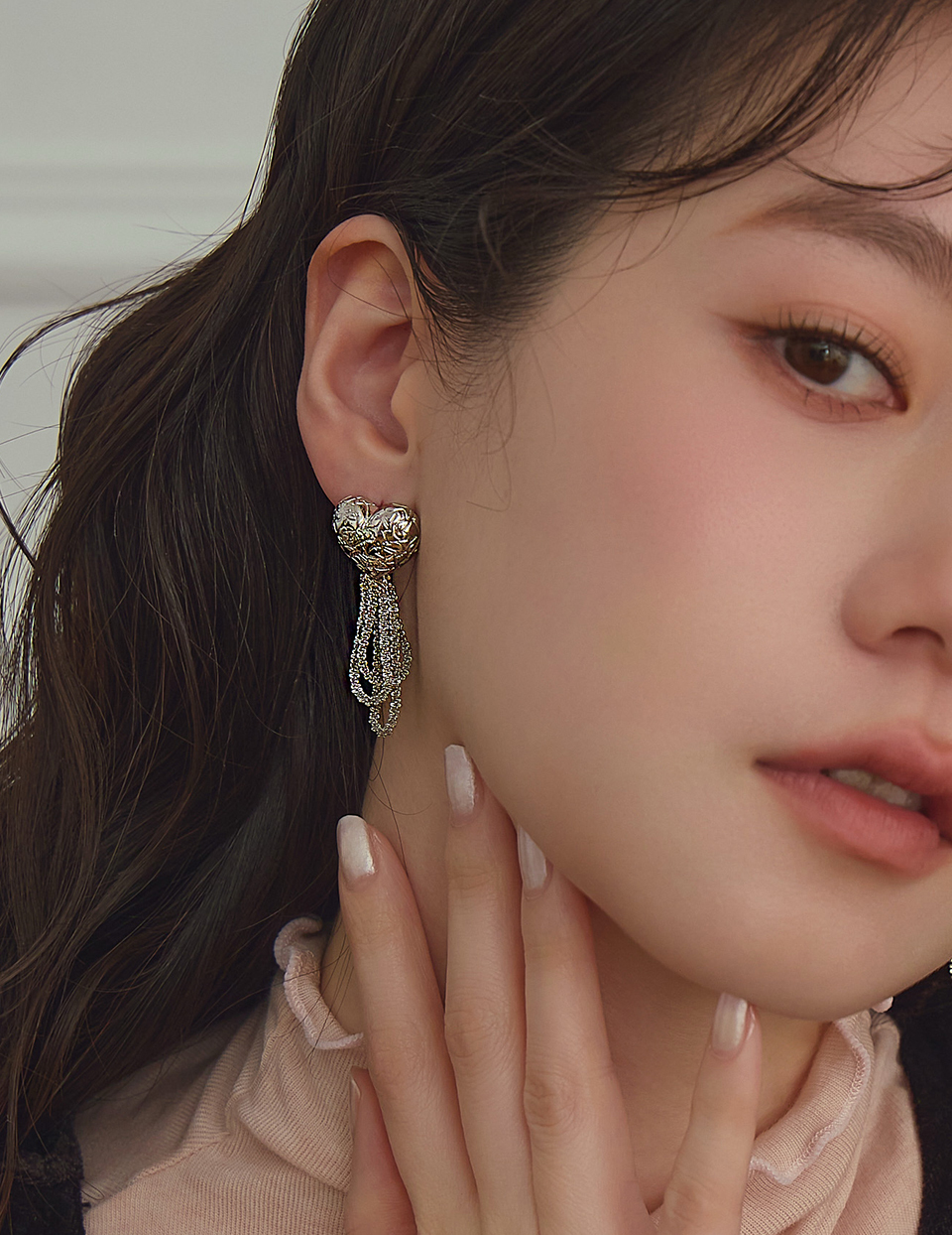 熔岩流蘇愛心。針式耳環