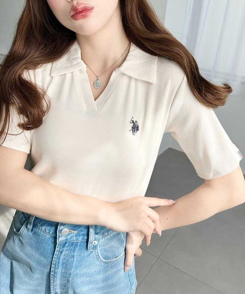 日本🇯🇵連線 Moment+ x U.S. POLO ASSN. 刺繡小V翻領短袖上衣 刺繡 翻領 V領 休閒 短袖 T恤 打底 內搭 4色(任買兩件711免運)/預購
