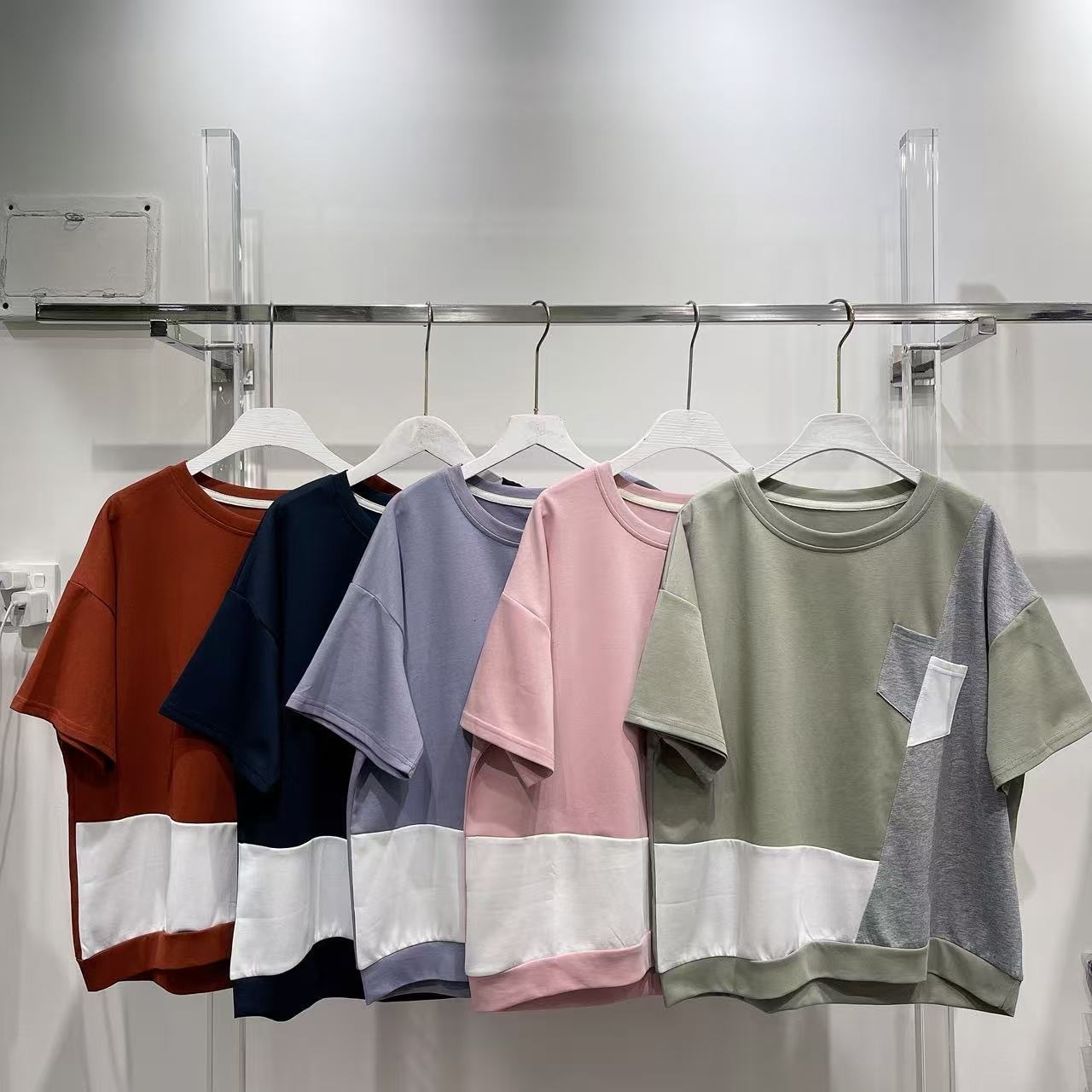 【預訂】三拼色斜口袋棉TOP (P52-P56)