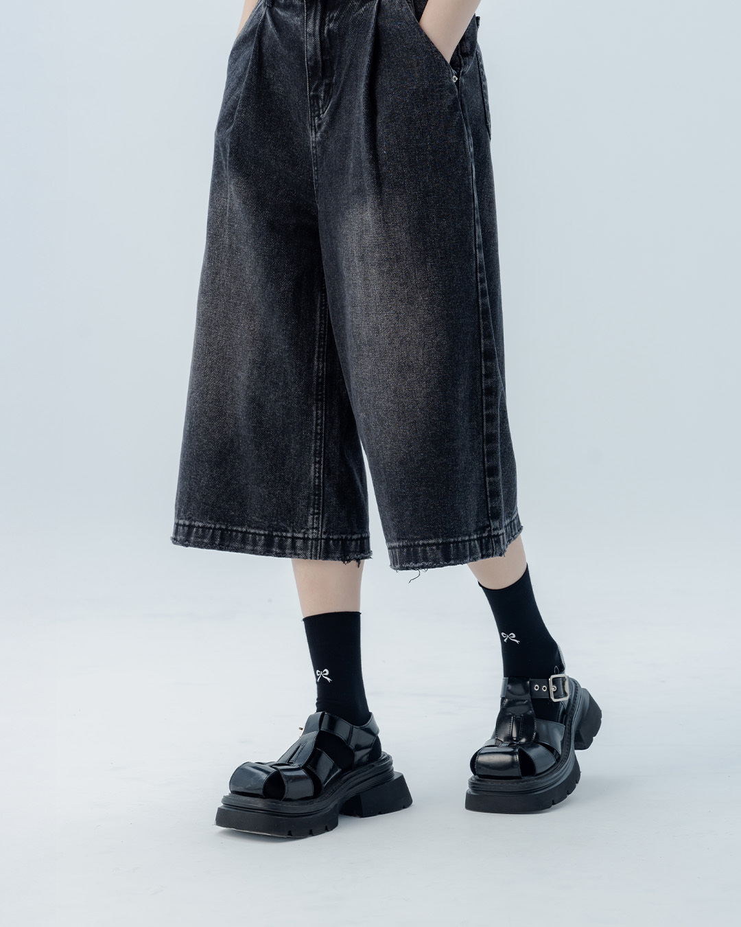 Front bow embroidered mid-calf socks, available in three colors【07110611】in stock+pre-order