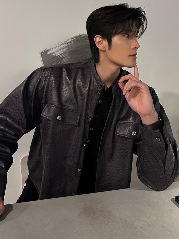 蟒蛇紋皮革短款襯衫夾克