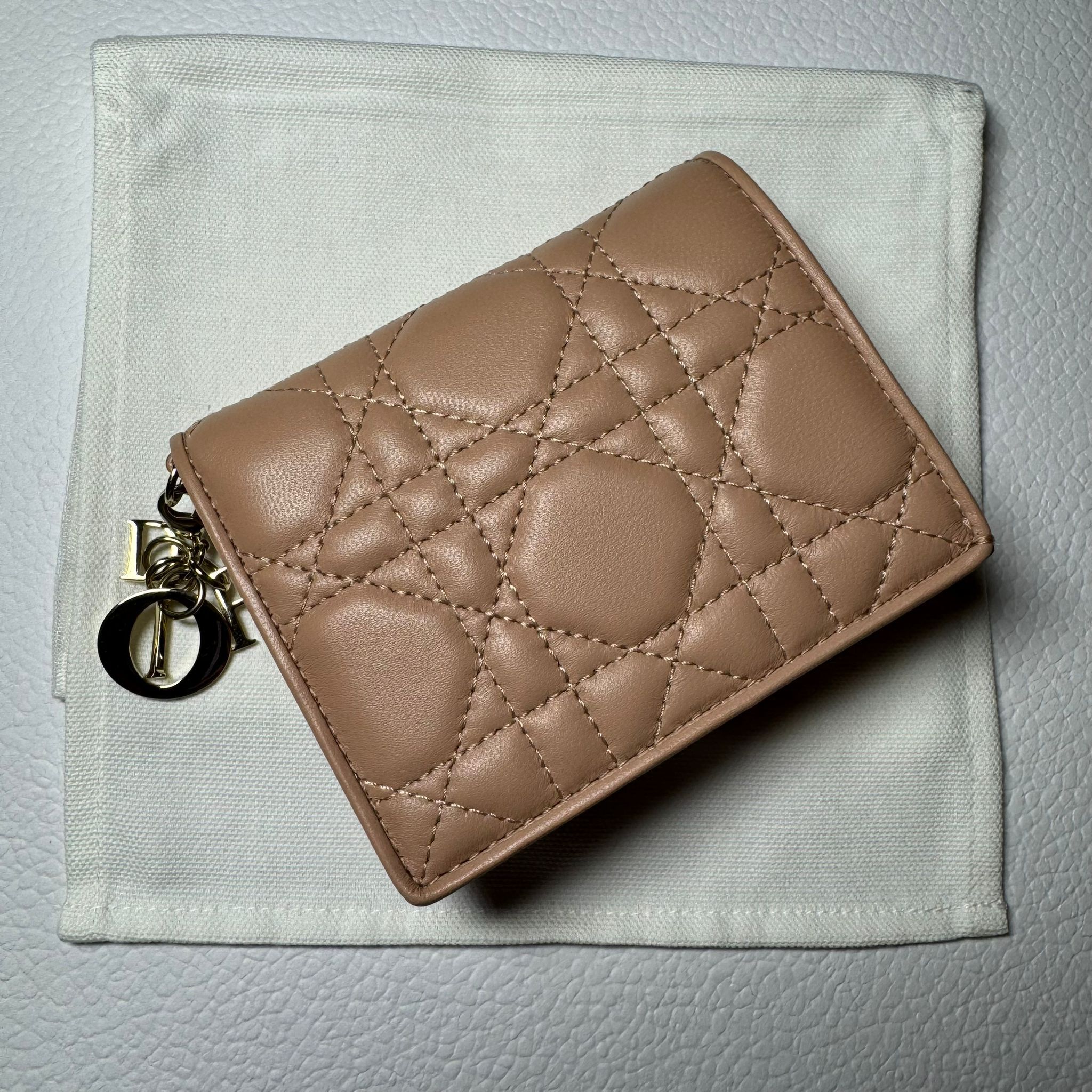 UK-GGG0301-073 LADY DIOR MEDIUM WALLET LAMBSKIN - 豆沙粉 (B14)