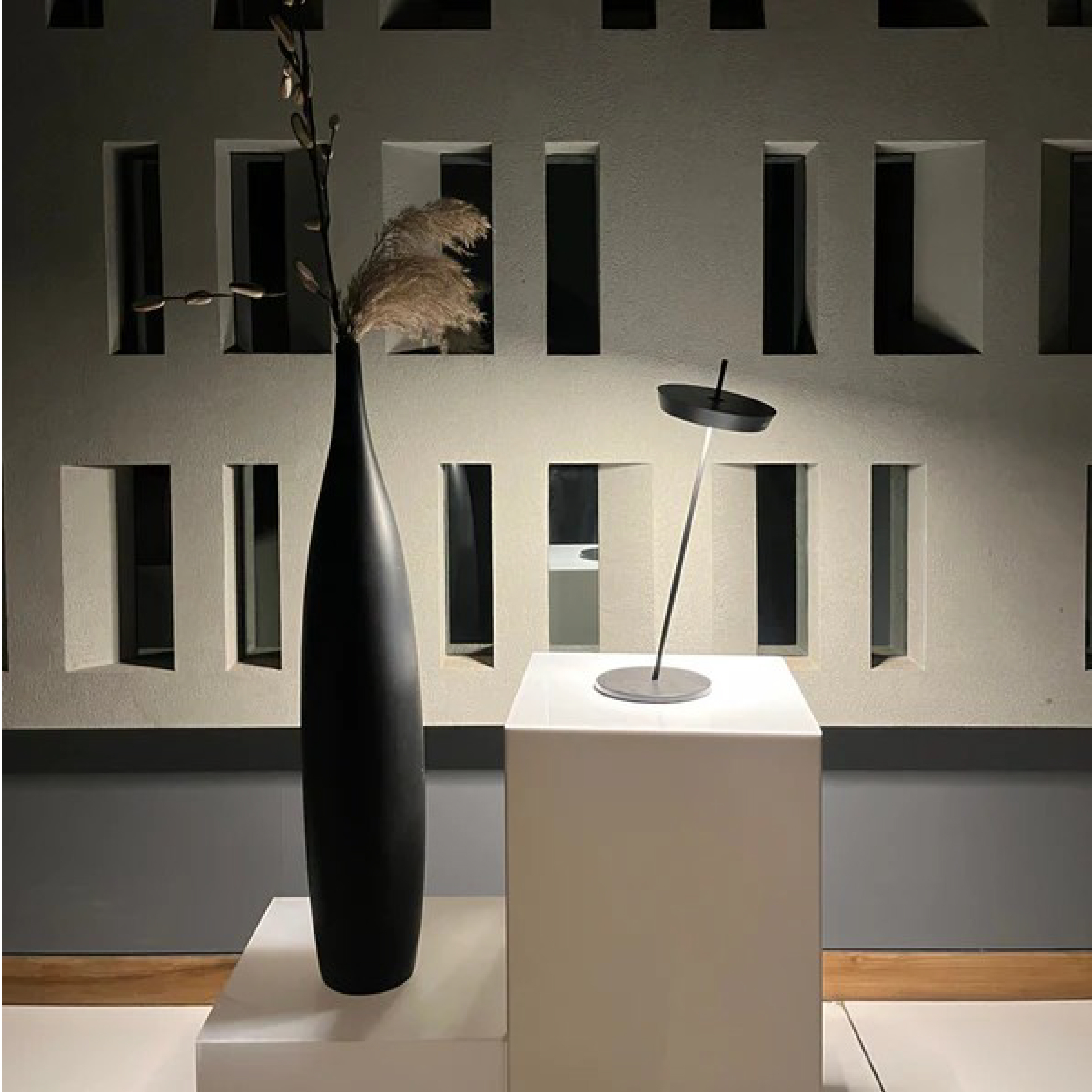 義大利UBIQUA-Torus Desk 純粹幾何線條|USB充電式閱讀桌燈