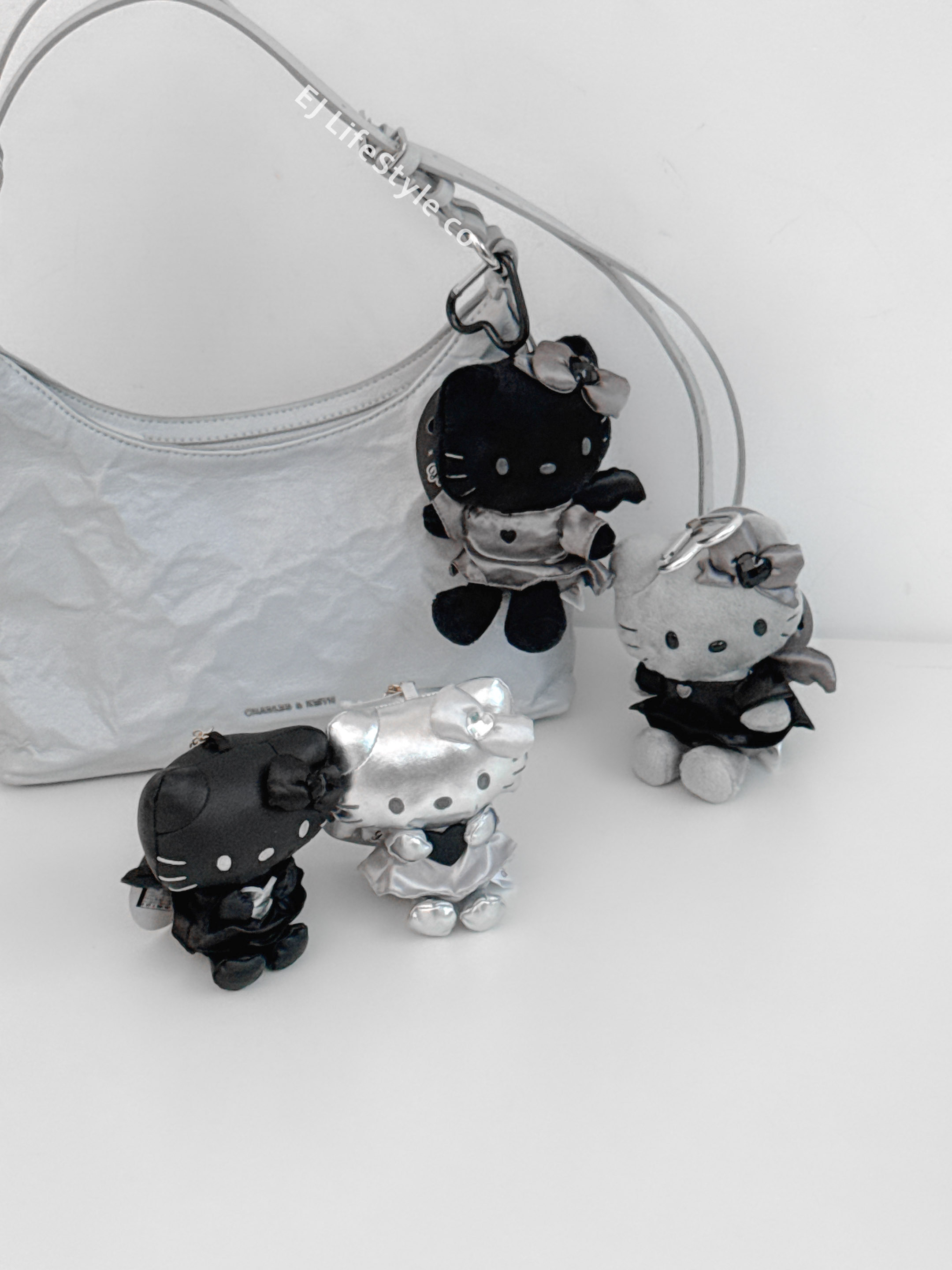 🇯🇵 SANRIO 三麗鷗家族 HELLO KITTY 黑銀系列 黑灰 天使 翅膀 坐姿 愛心扣 吊飾 鑰匙圈 / 現貨