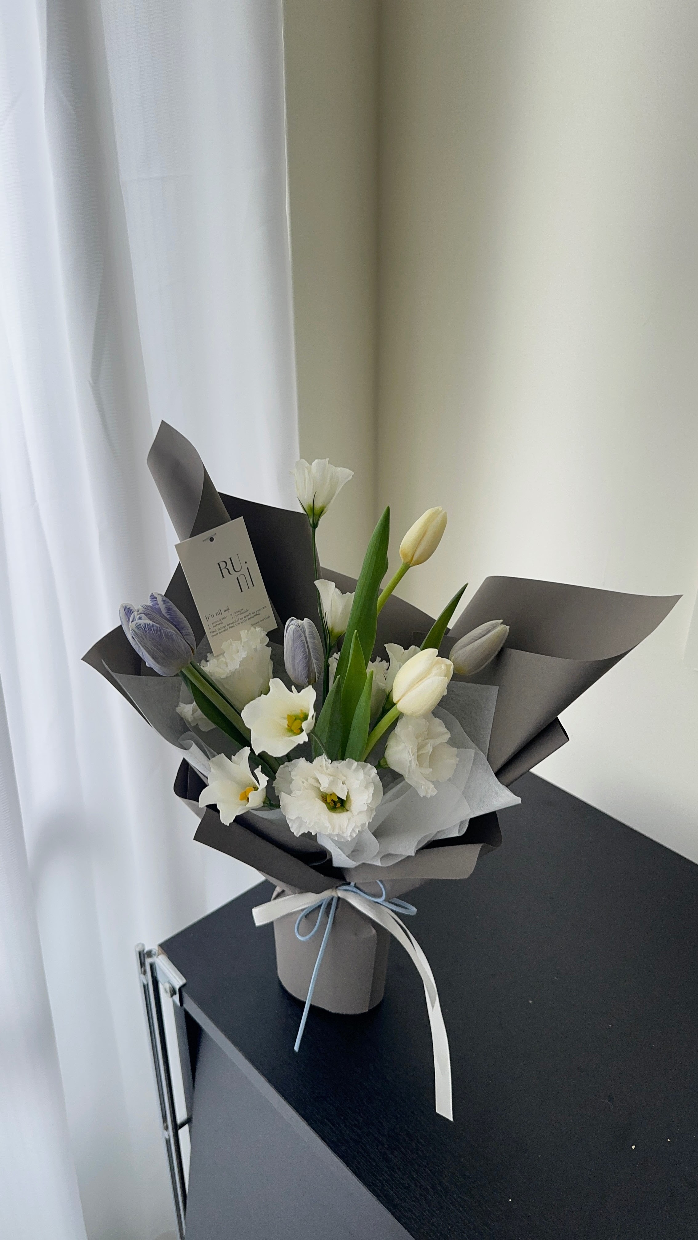 銀河星海-白藍色系鬱金香綜合鮮花花束