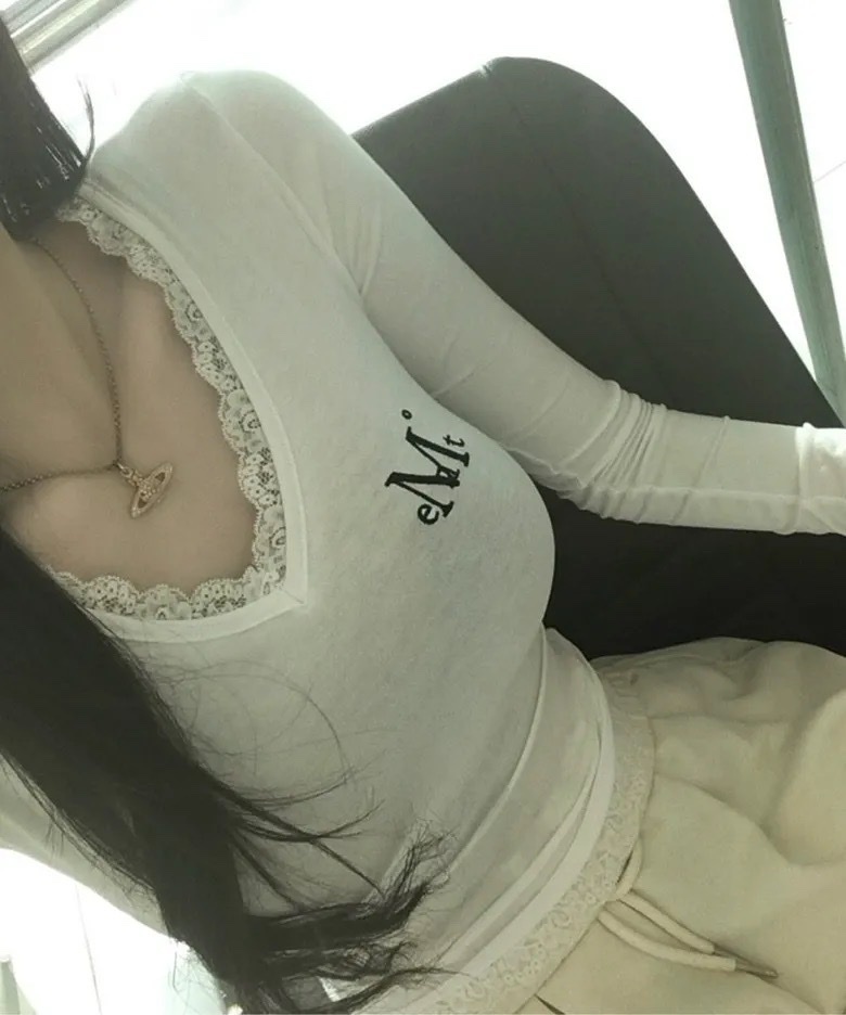 （預購）Mucent 蕾絲滾邊打底衣