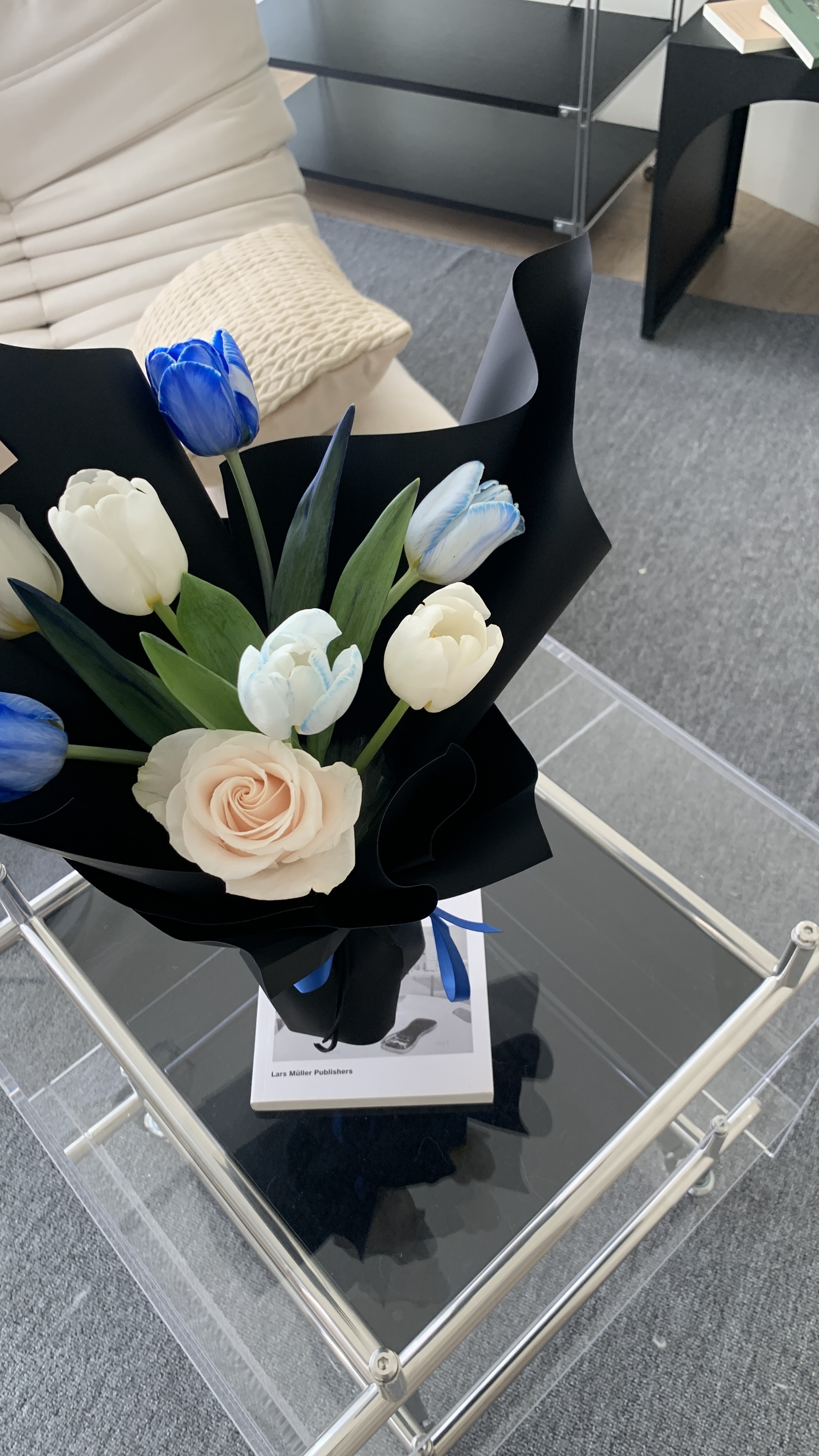 冰晶藍調-進口玫瑰鬱金香鮮花花束