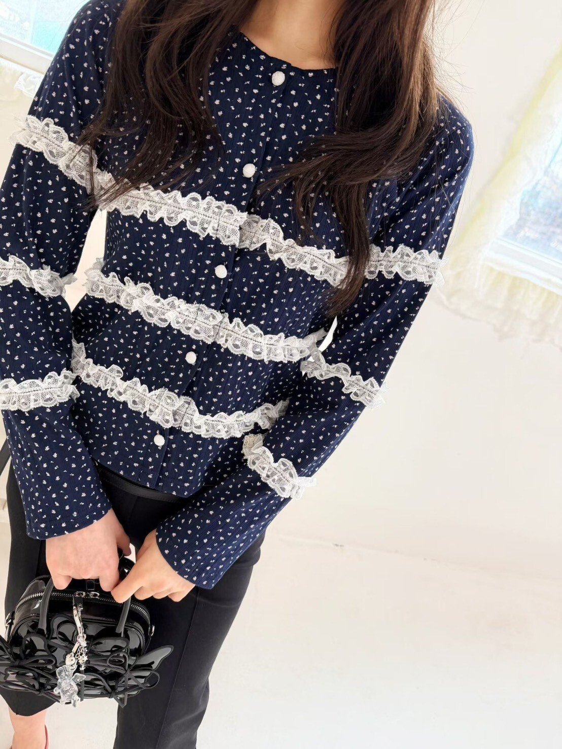 小印花橫蕾絲開釦T