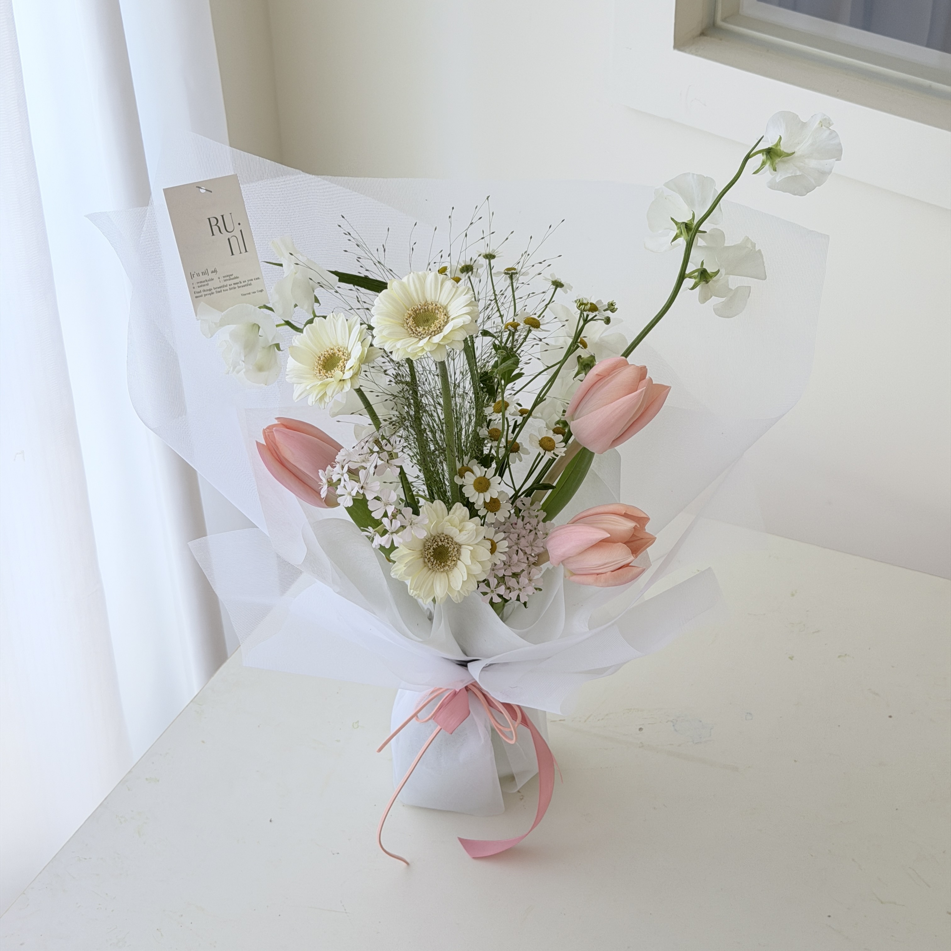 芭蕾圓舞-白粉色系鬱金香綜合鮮花花束 🩰