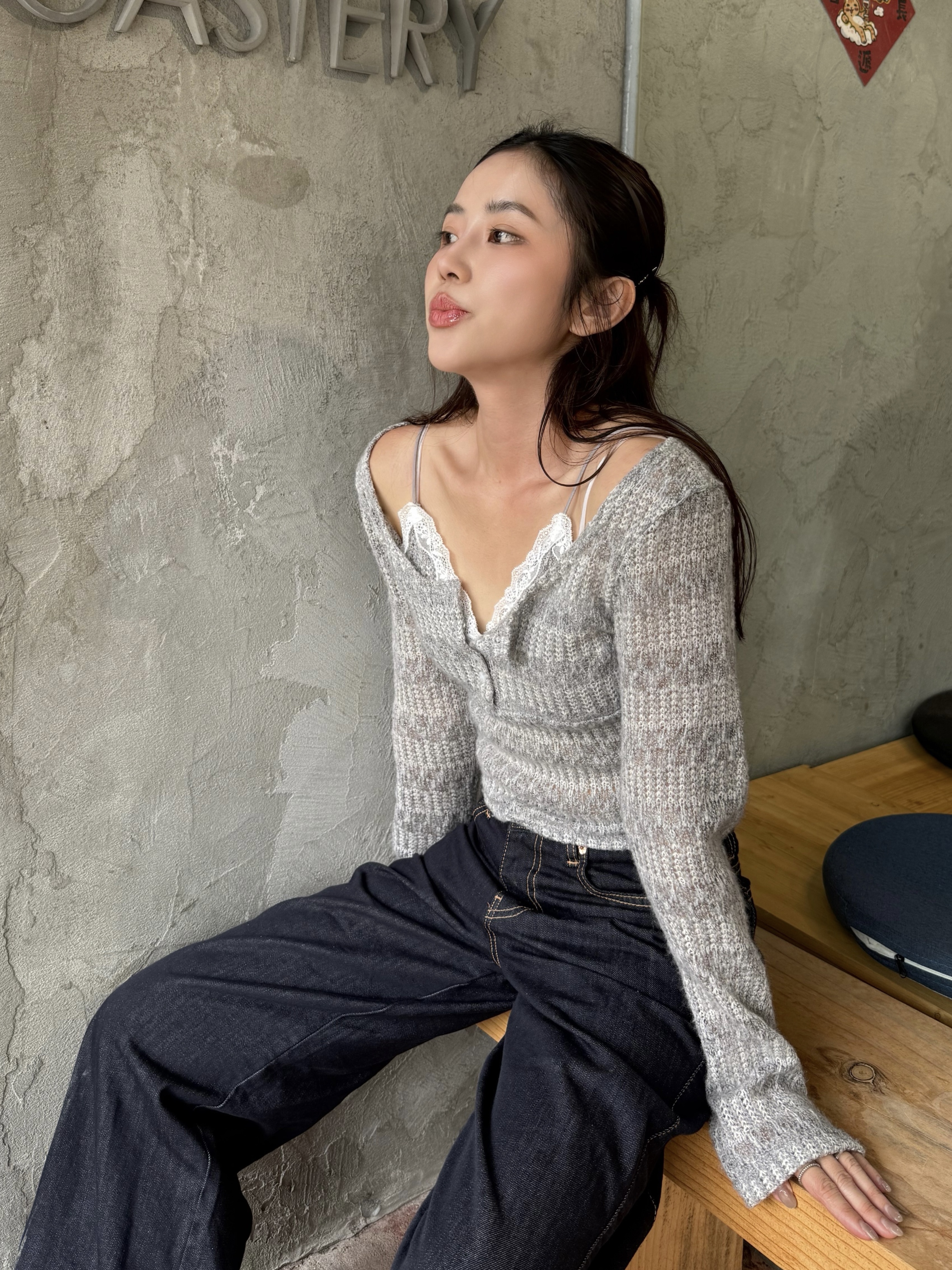 (訂購)溫柔感Lace通花假兩上衣 T260207(米白/淺灰)