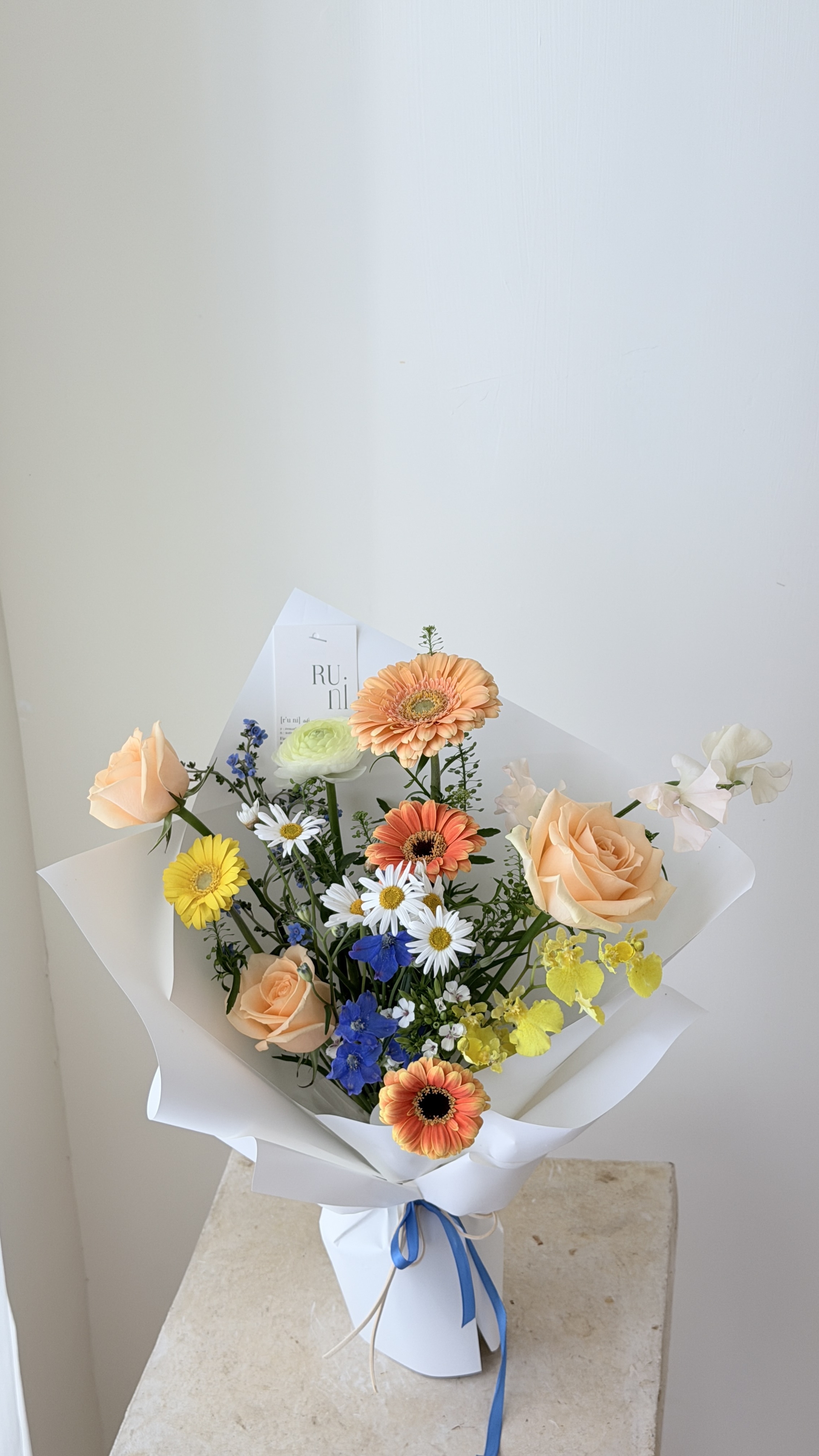 黃昏海邊-藍橘黃色系玫瑰綜合鮮花花束