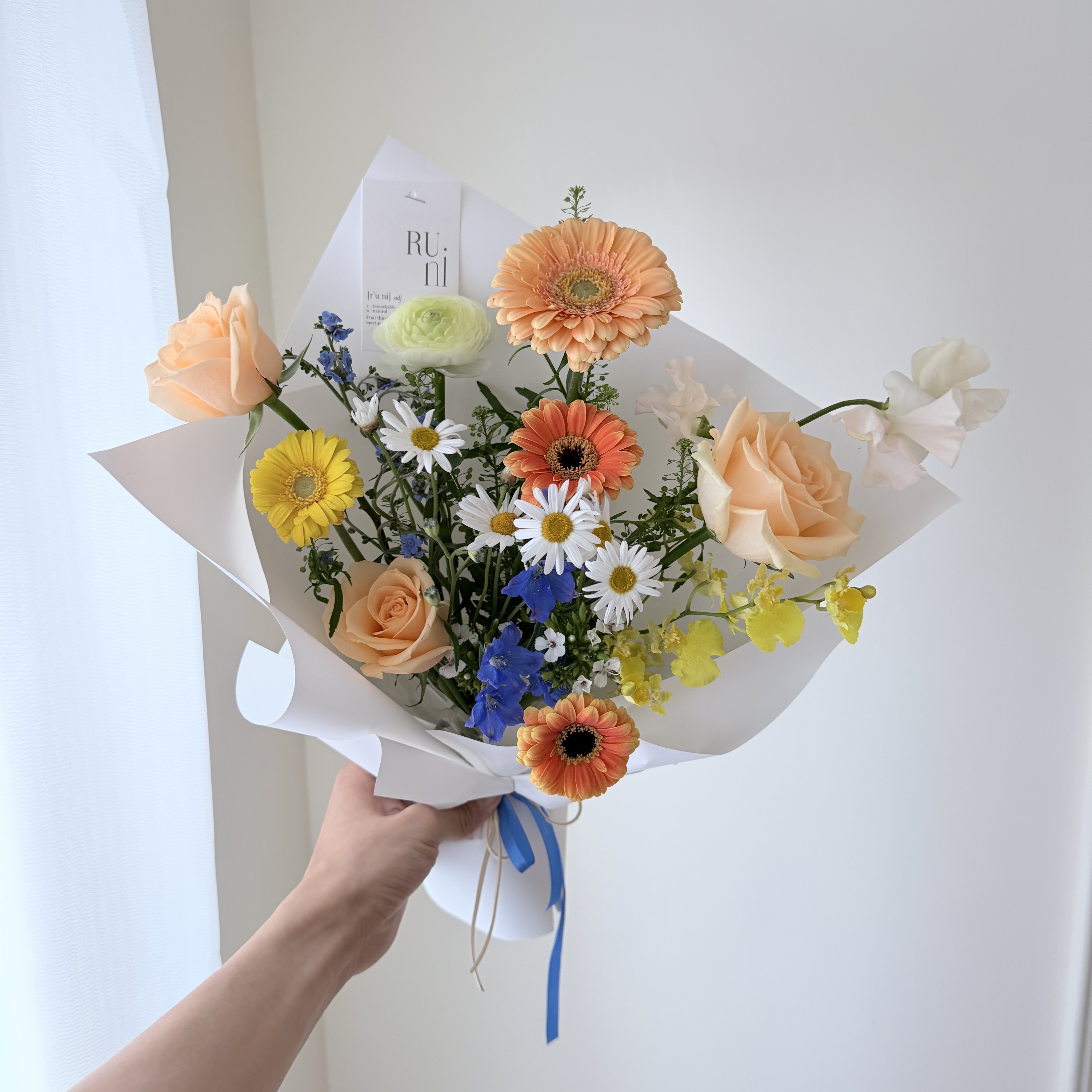 黃昏海邊-藍橘黃色系玫瑰綜合鮮花花束