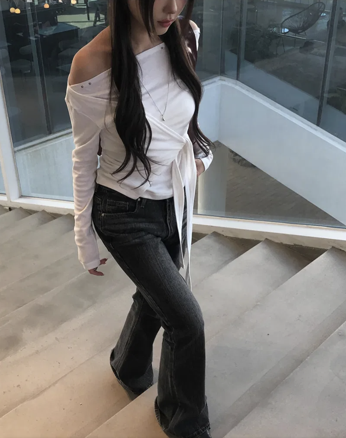 【網站限定優惠】設計感鉚釘邊腰綁結長袖上衣