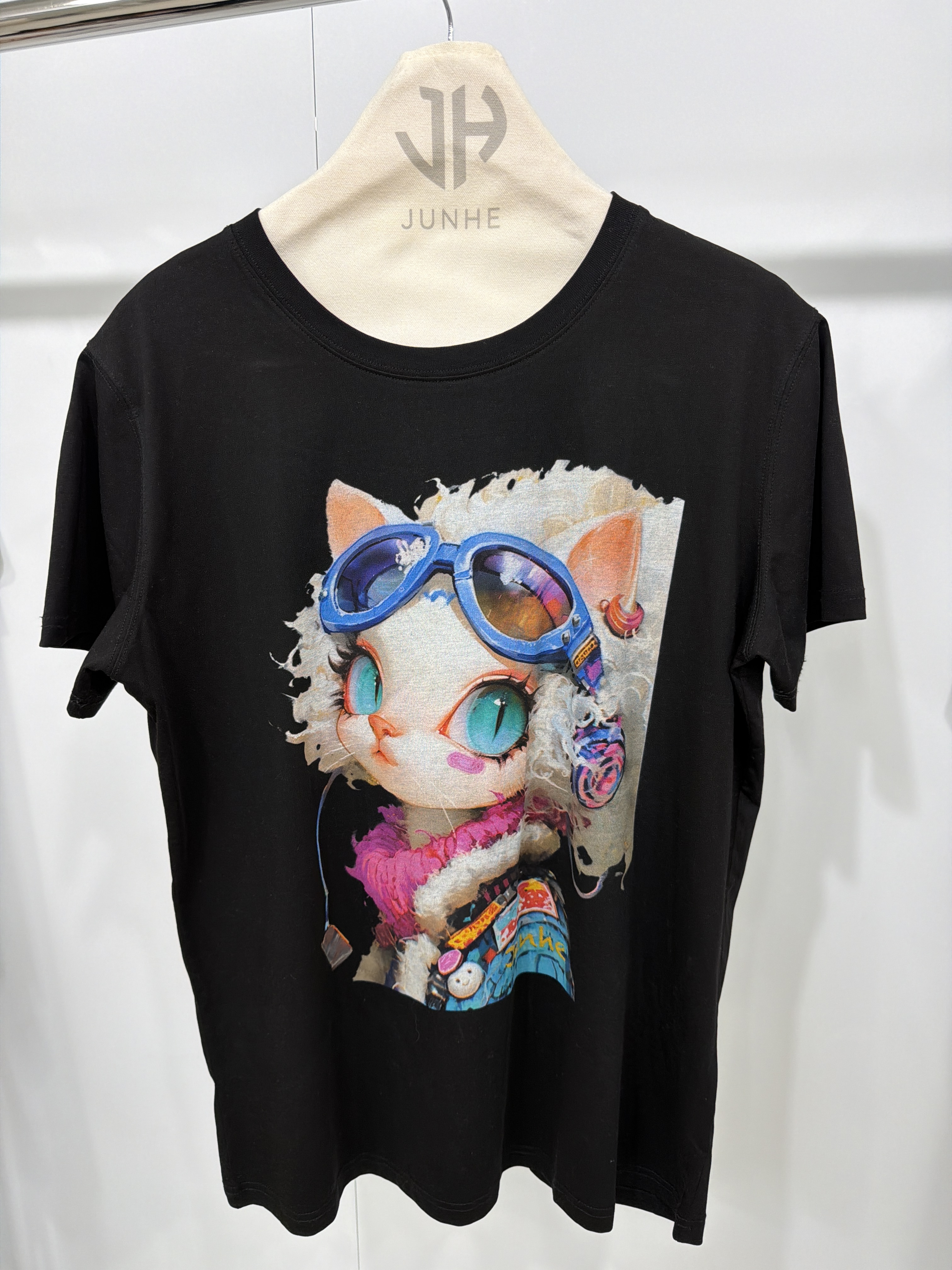 RD32 JUNHE 型格潮流貓貓短袖TEE-黑色 (FREE SIZE)(JUNHE2510-109)