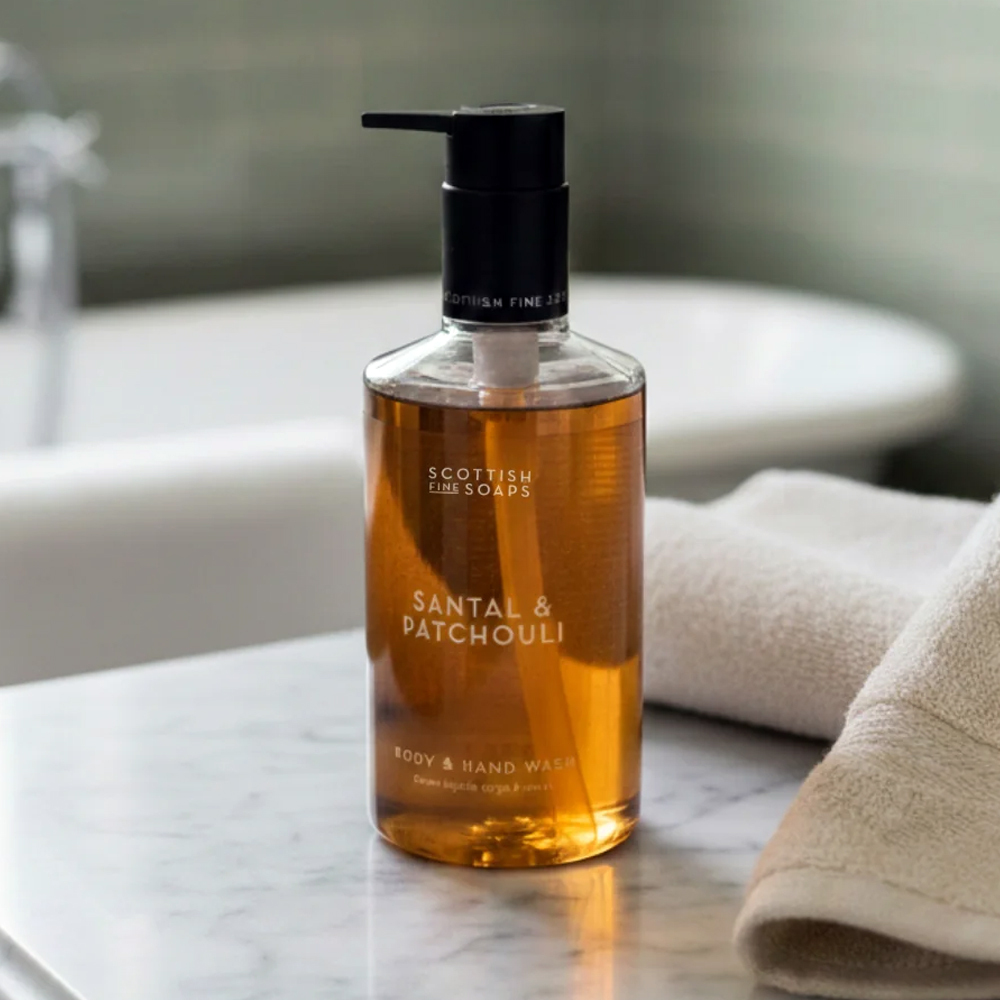 英國 Scottish Fine Soaps - 檀木廣藿香 沐浴露