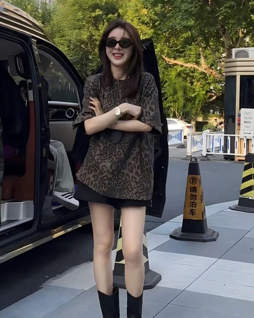 【時髦百搭的美式豹紋造型棉tee】（預購）