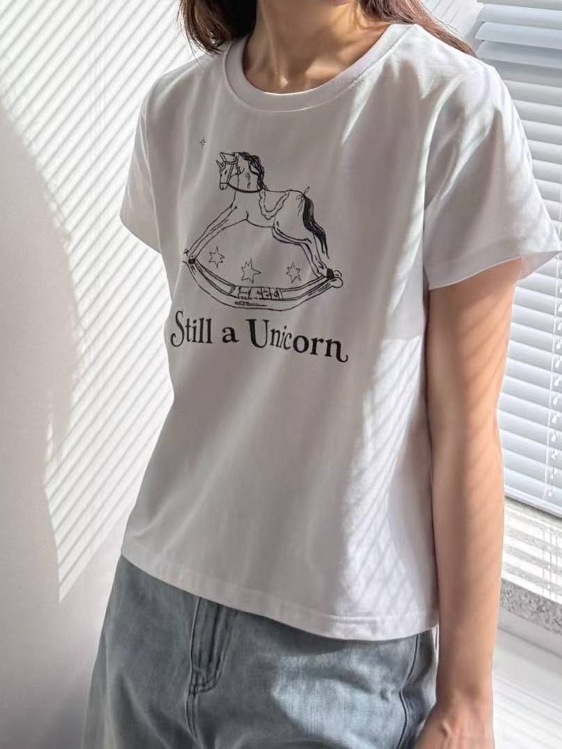 素雅木馬印花棉T｜Still a Unicorn圓領上衣