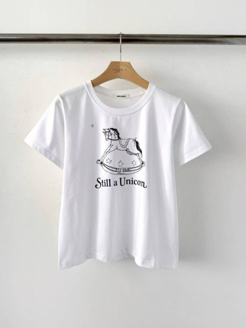 素雅木馬印花棉T｜Still a Unicorn圓領上衣