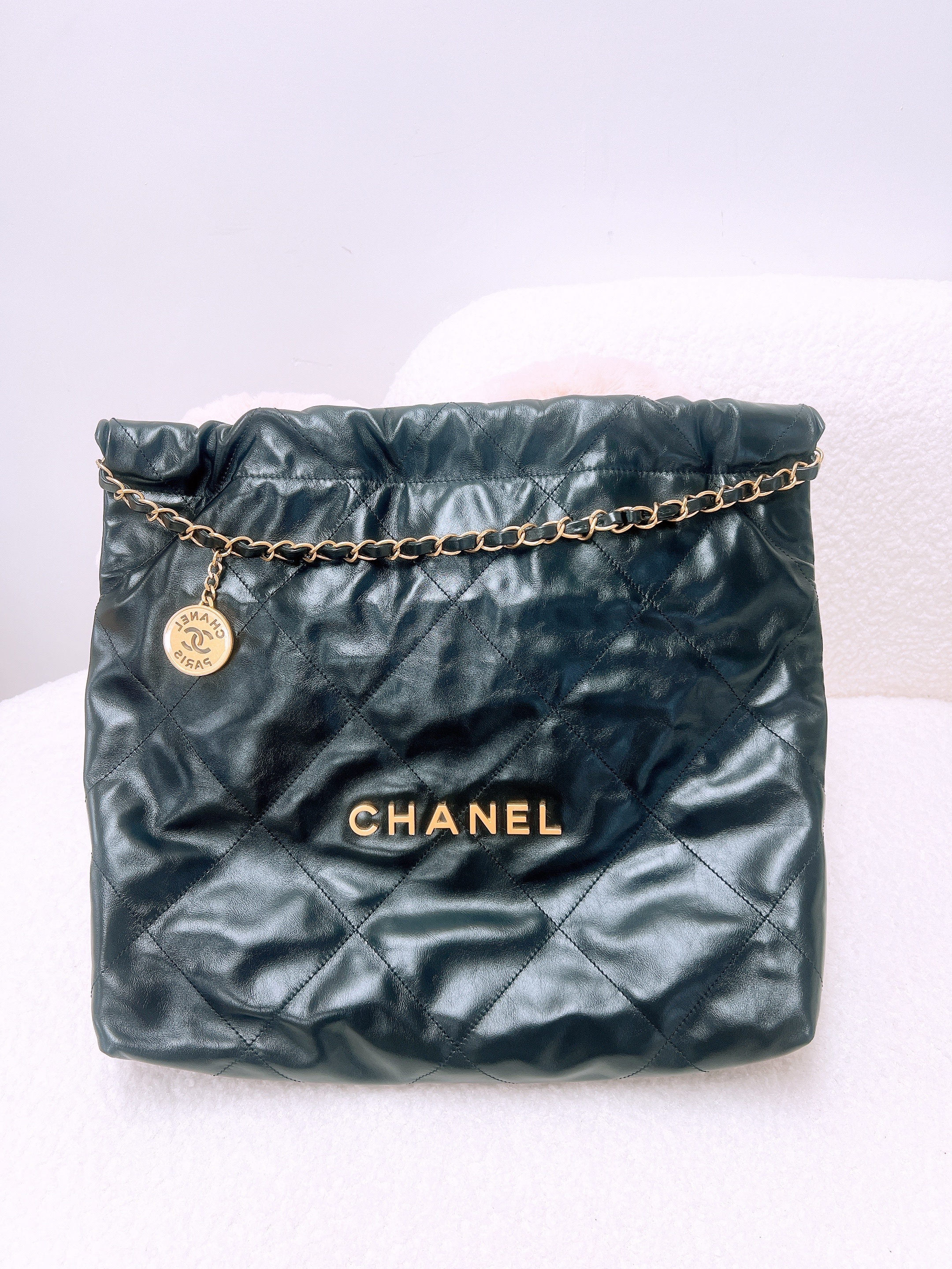 Chanel 22 medium (black GHW)