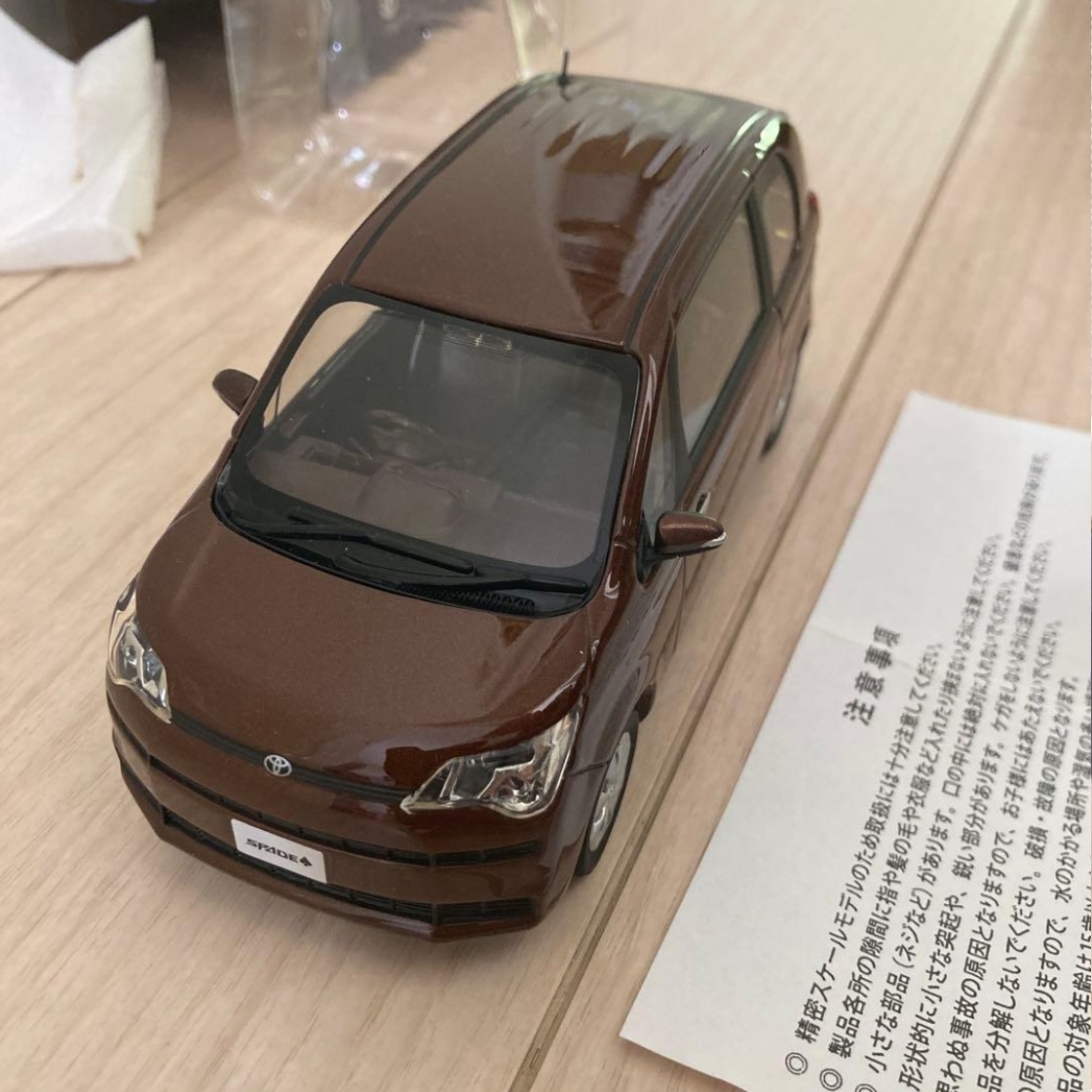 Toyota Spade 1/30 正廠模型車 (4U3 啡色)