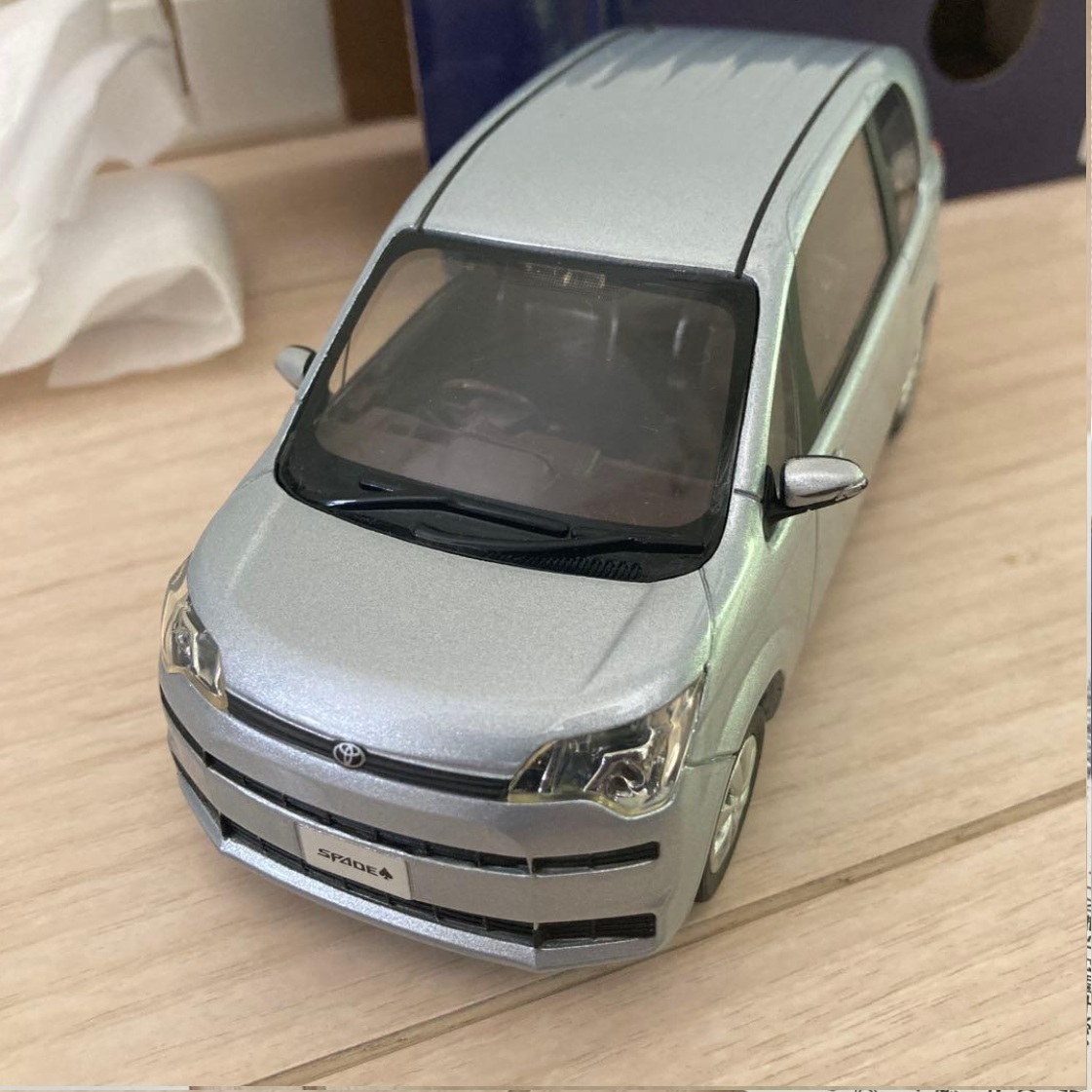 Toyota Spade 1/30 正廠模型車 (8S7 銀藍色)