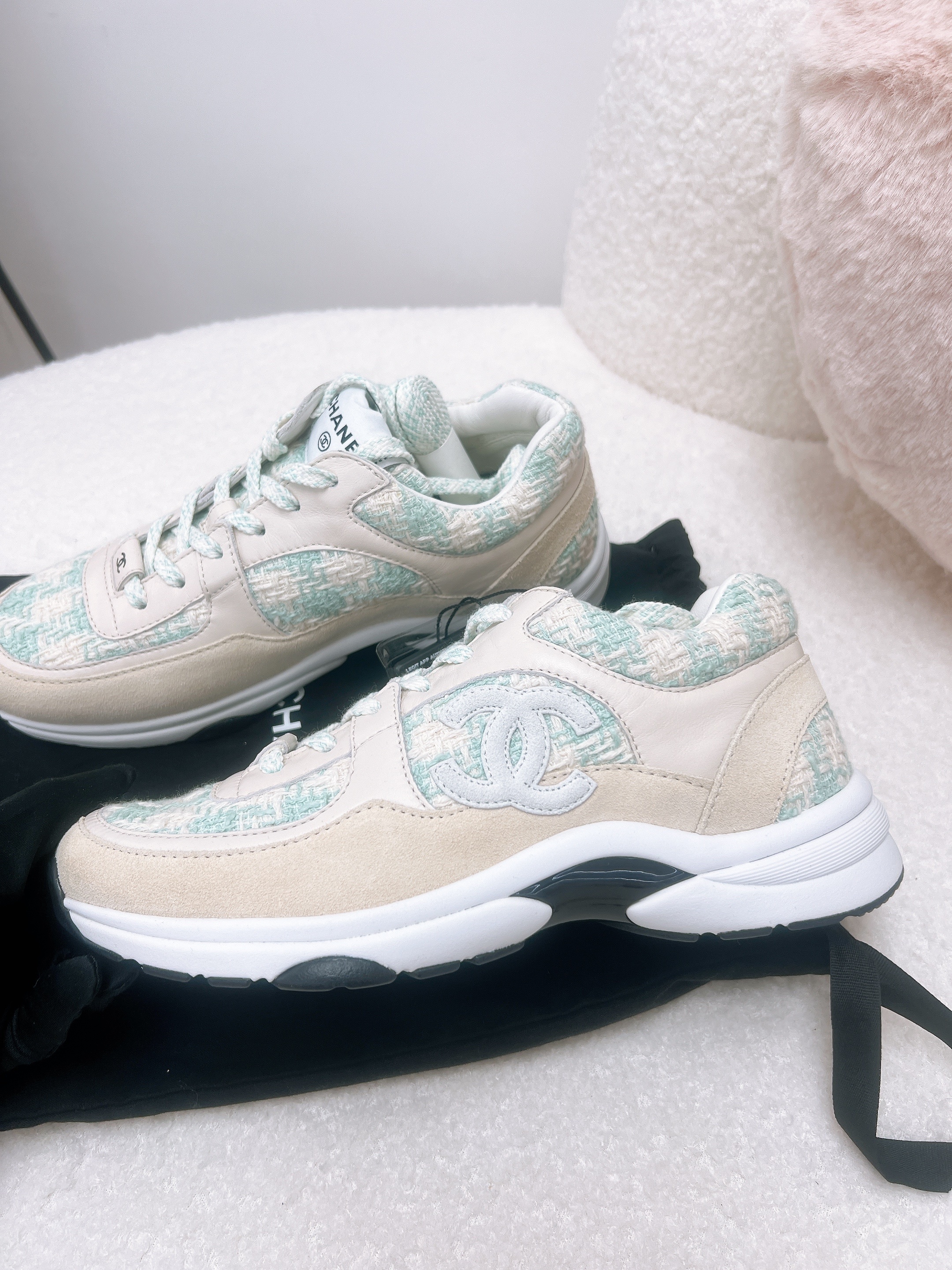 *Unused* (size 39) Chanel 23s tweed sneakers mint