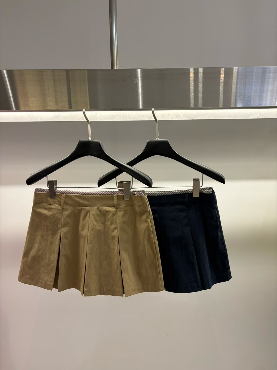 格紋邊卡其短裙