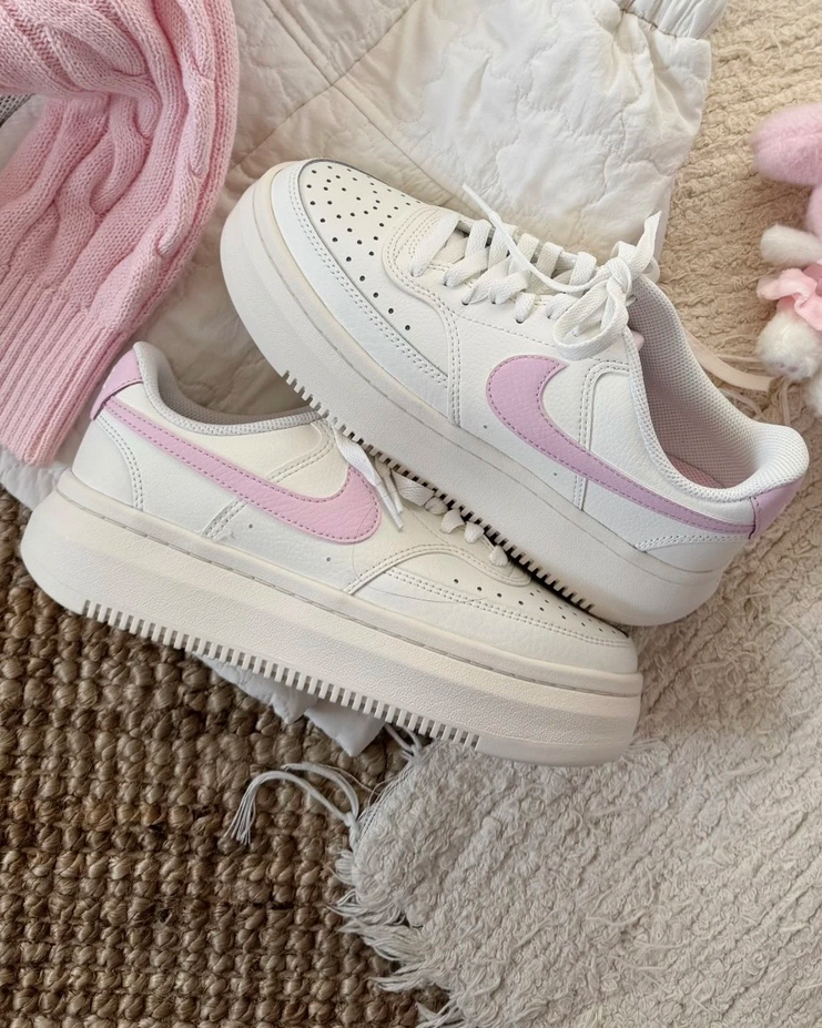 【預訂】NIKE COURT VISION 1 ALTA 奶油櫻花粉-WOMEN