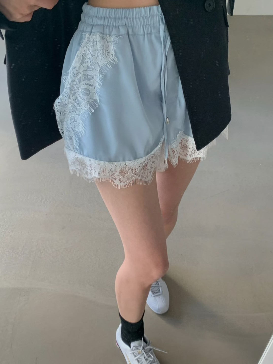 睫毛蕾絲鬆緊緞面內搭短褲