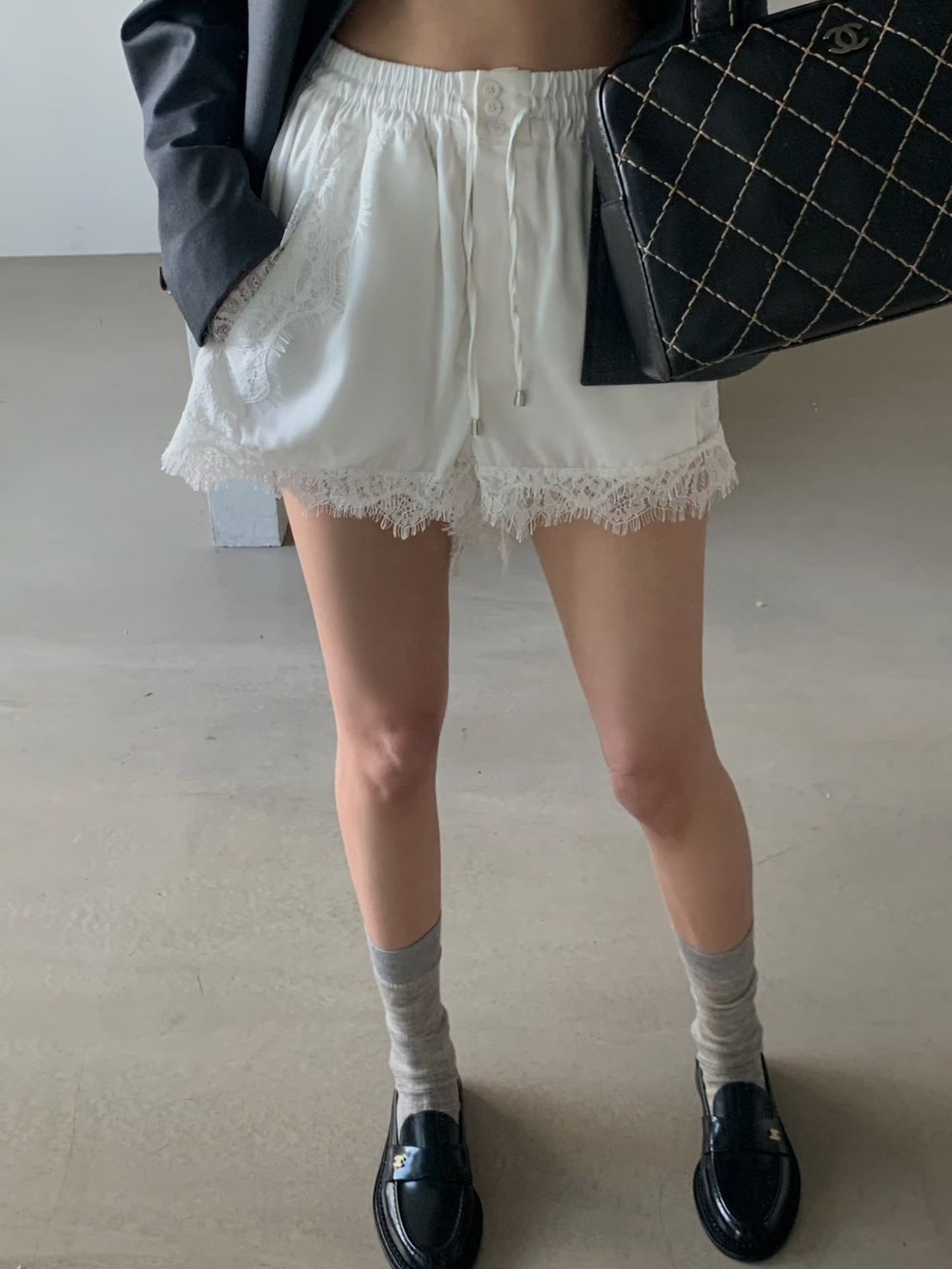 睫毛蕾絲鬆緊緞面內搭短褲