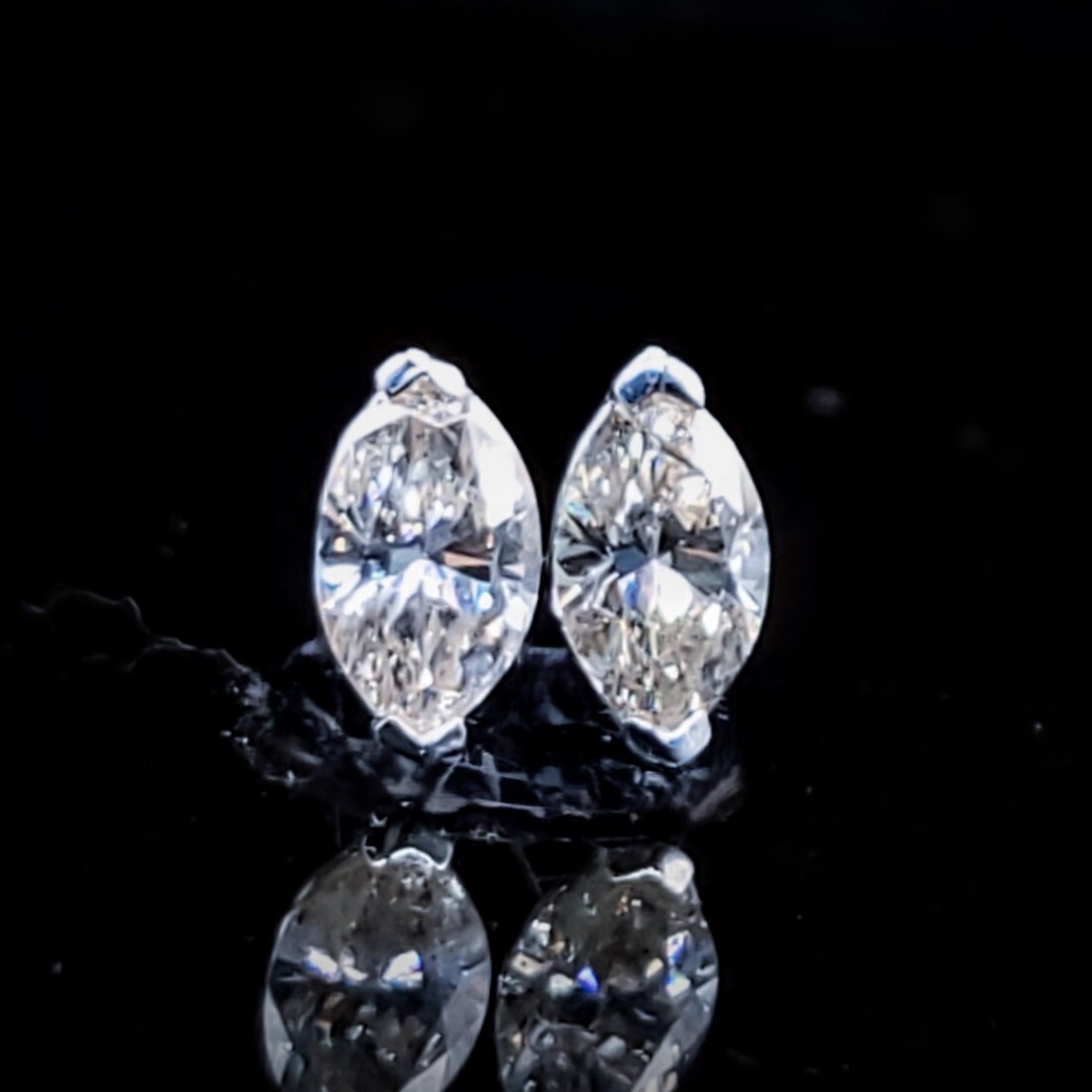 全新18K白金【主石1卡1份欖尖形鑽石】2爪耳環