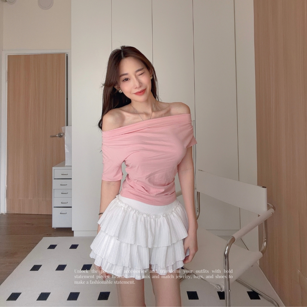 【水滴垂領】DOMISS自訂-抓皺親膚短T 莫代爾棉露肩上衣-4色(現+預)