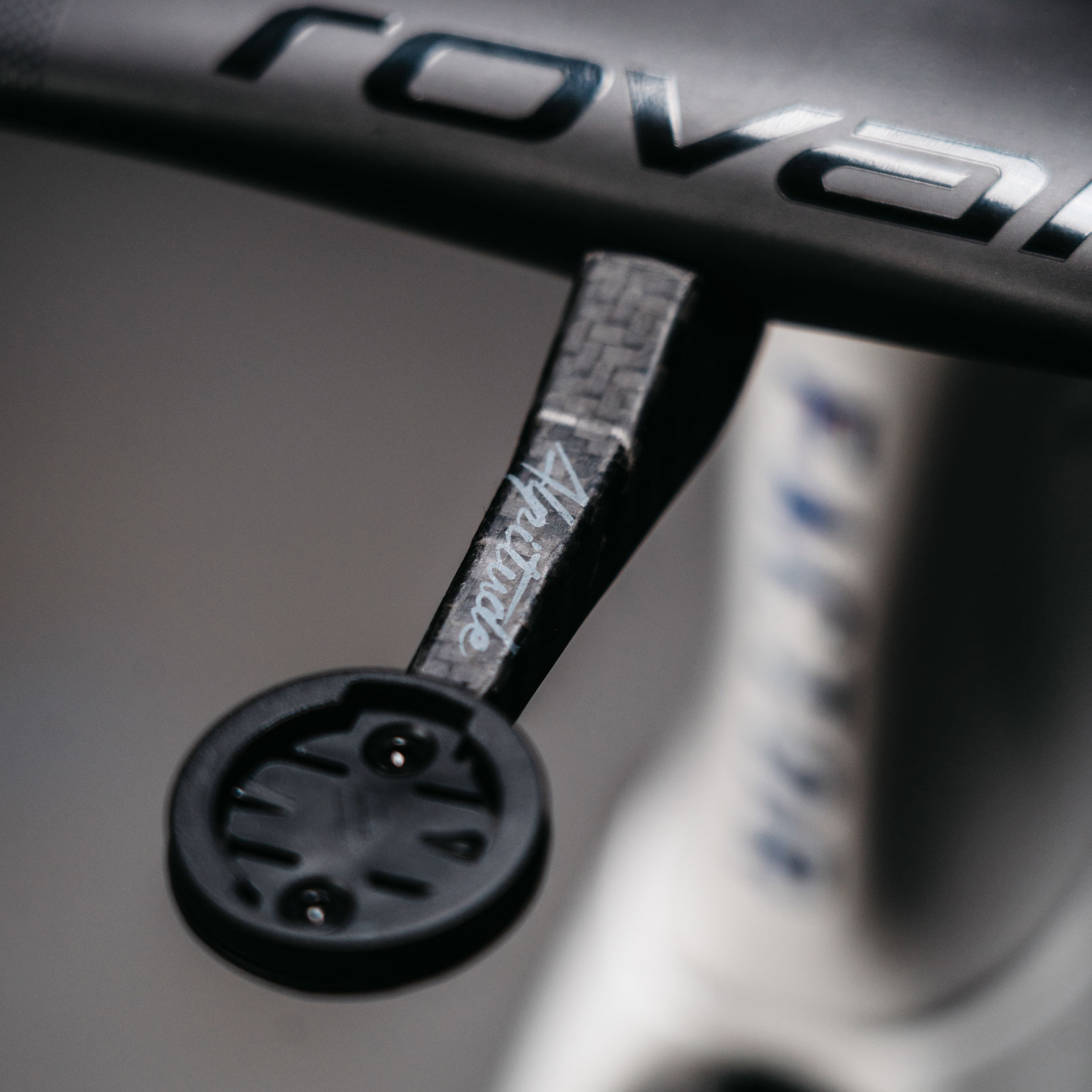 Alpitude Gavia Garmin Mount – Integrated Carbon Series (Colnago / Roval SL8 / Pinarello Most)