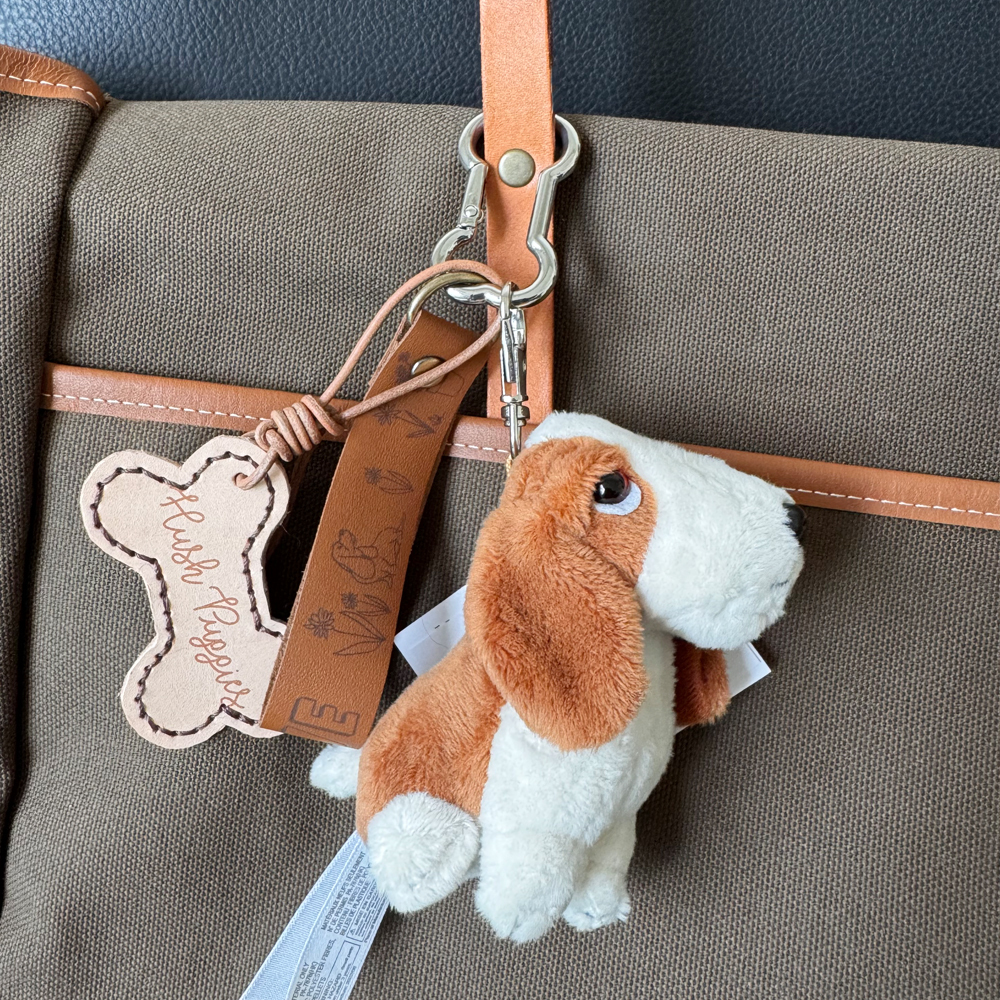 Hush Puppies 巴吉度玩偶扭結吊飾｜狗骨頭造型匙圈