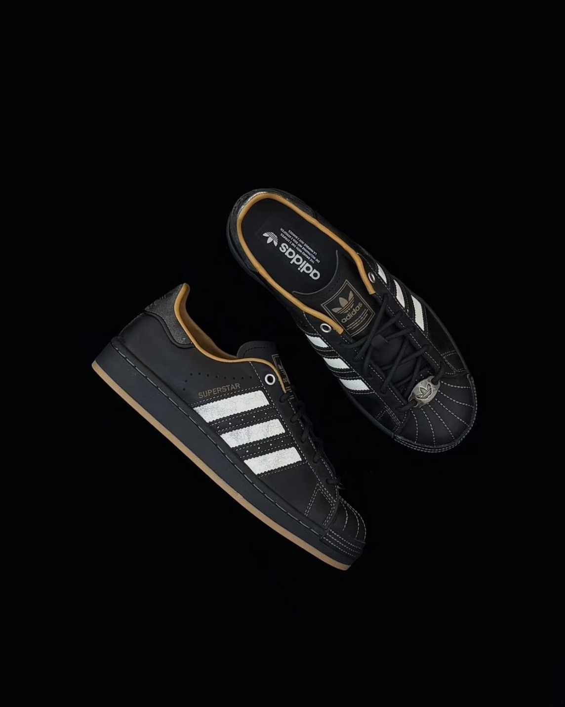 <質感>Adidas Originals Superstar 老錢風 油蠟皮 貝殼頭 黑金