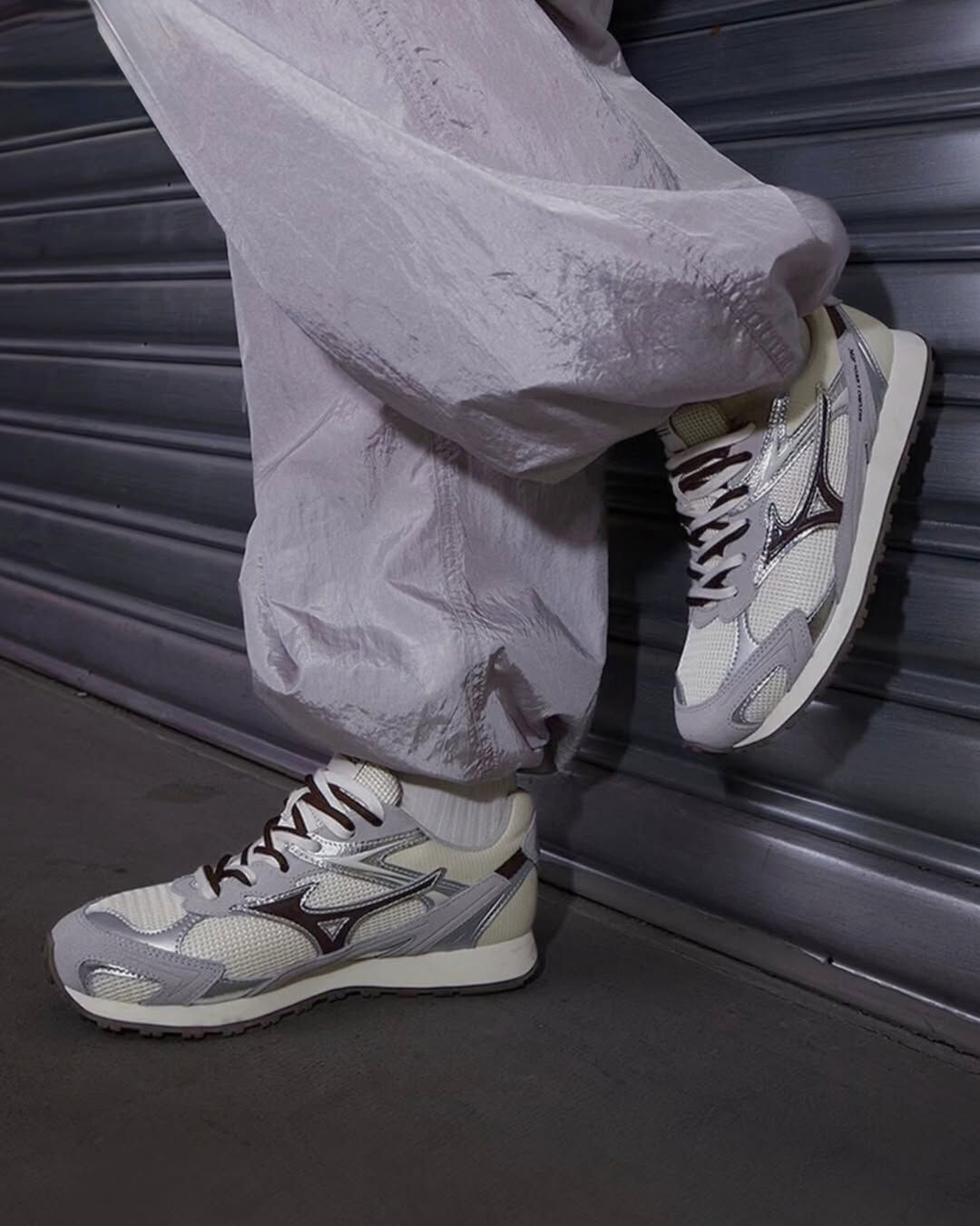 [預訂] MIZUNO LG60S2K | 銀啡色