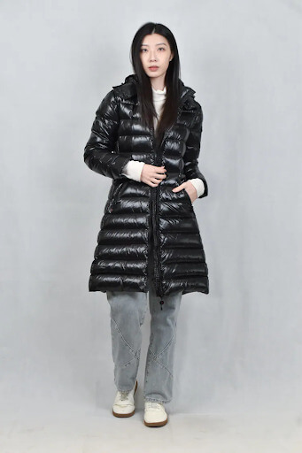 moncler女生長版羽絨大衣