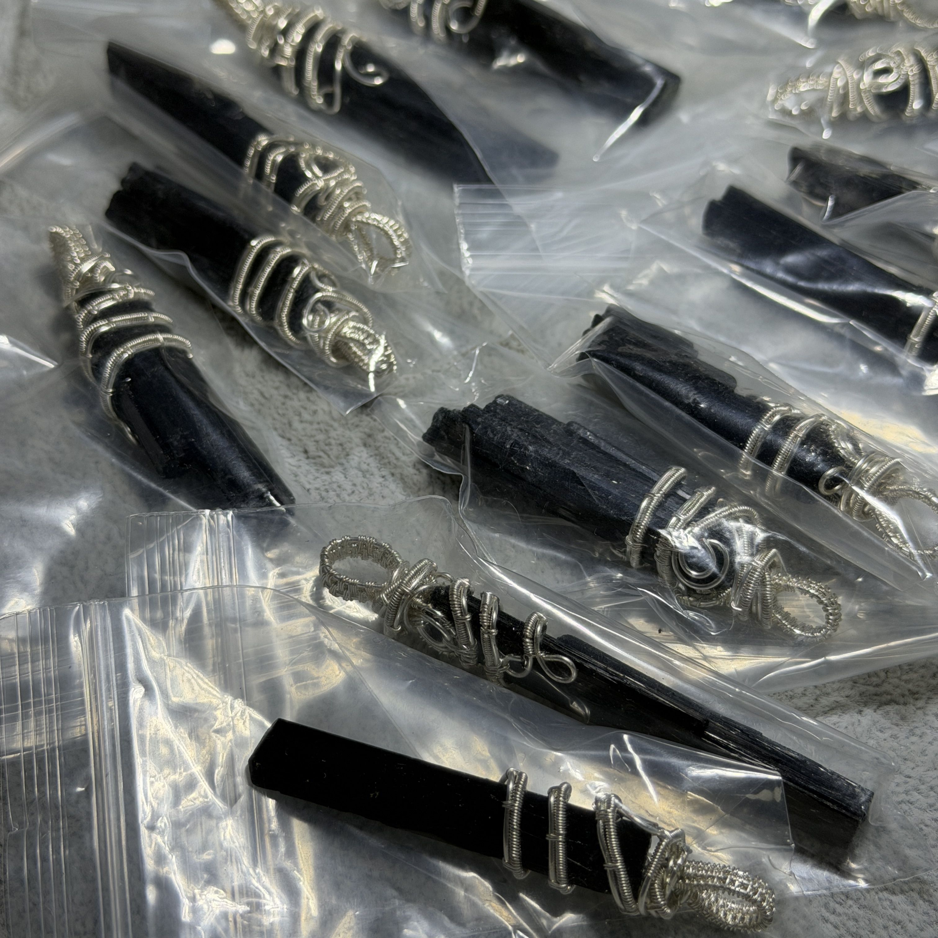 黑碧璽礦標吊墜 (大）圖中隨機發貨