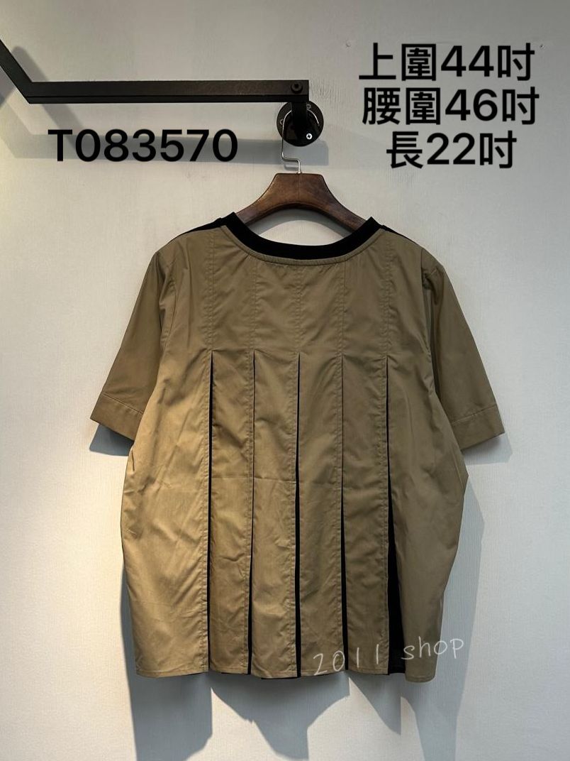圓領拼色背面百褶款TOP  上圍44吋  腰圍46吋 長22吋  T083570