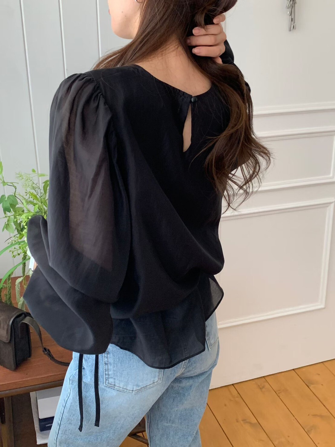 小仙女光澤感收腰綁帶造型圓領上衣 / 2色