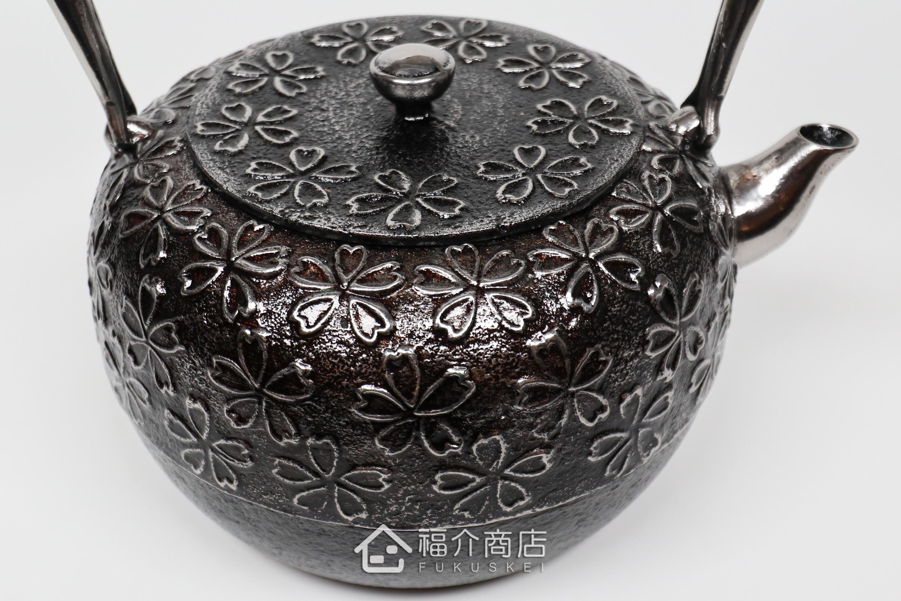 煮水泡茶用的廣口丸型櫻花造型砂鐵壺