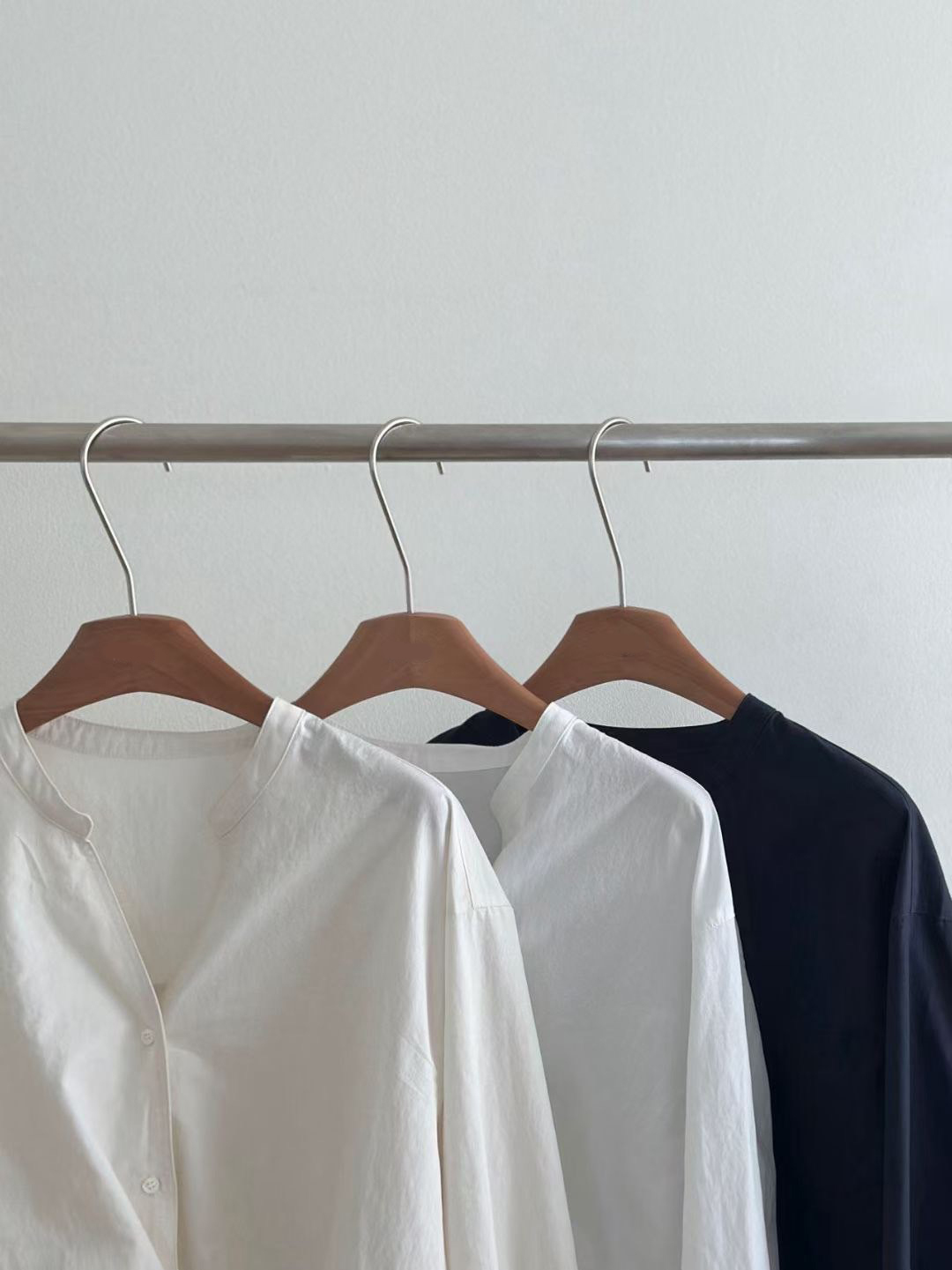 百搭簡約下擺扭結造型V領上衣 / 3色