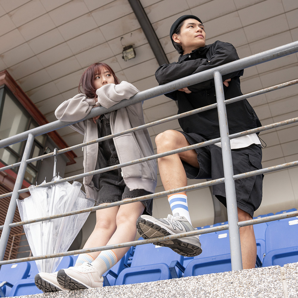 《潮TAIWAN》粗線條運動襪-直白-中筒-L〈除臭〉