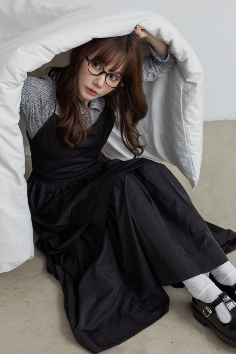 不對稱剪裁下襬抓褶吊帶洋裝