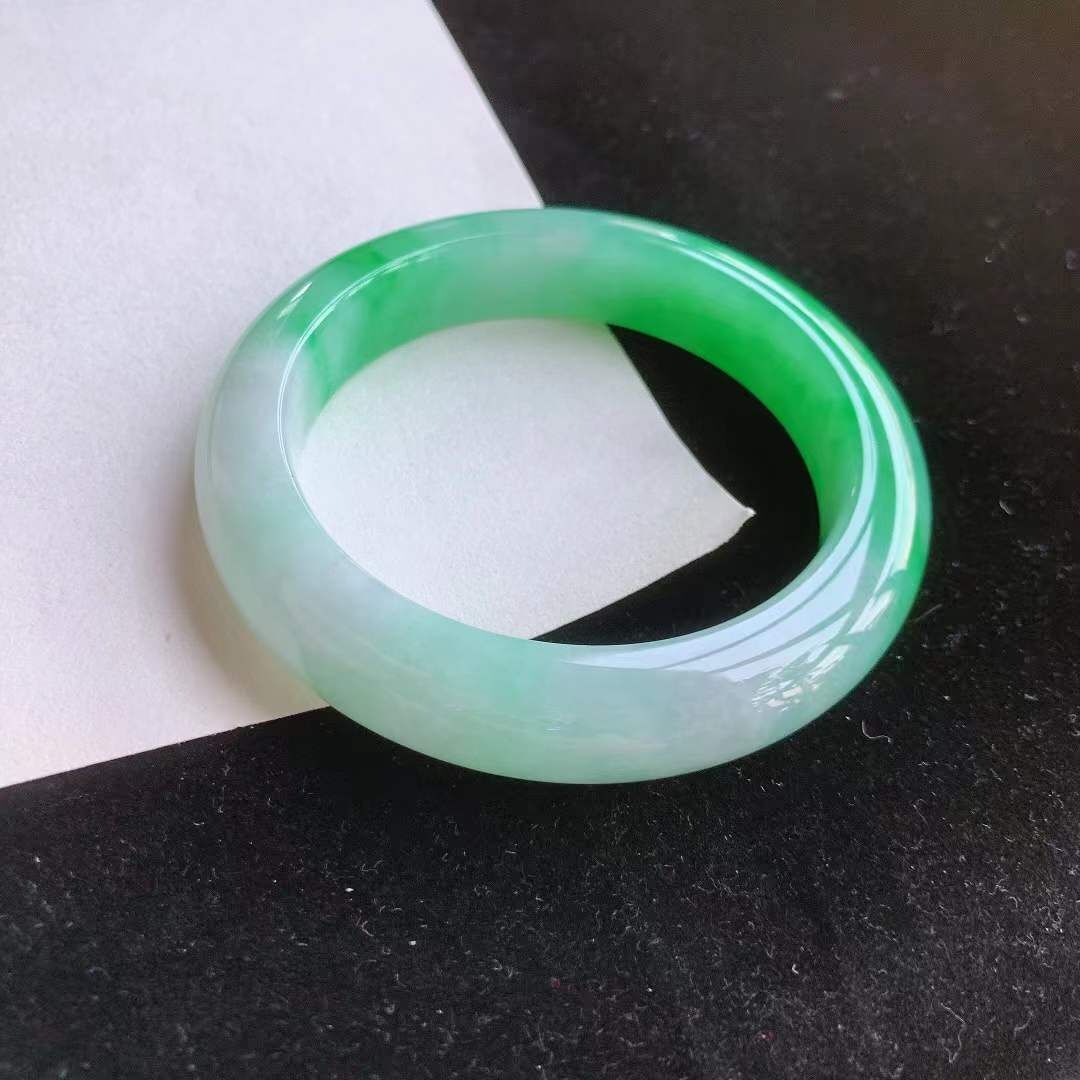 292637 57.7mm翡翠冰糯飄陽綠手鐲 (56-58)