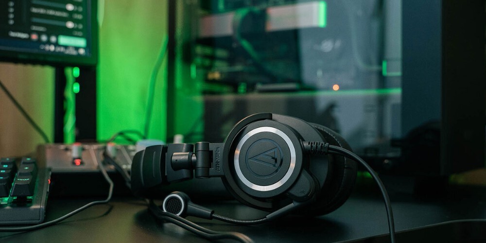 ATH-M50xSTS Desktop Display 1