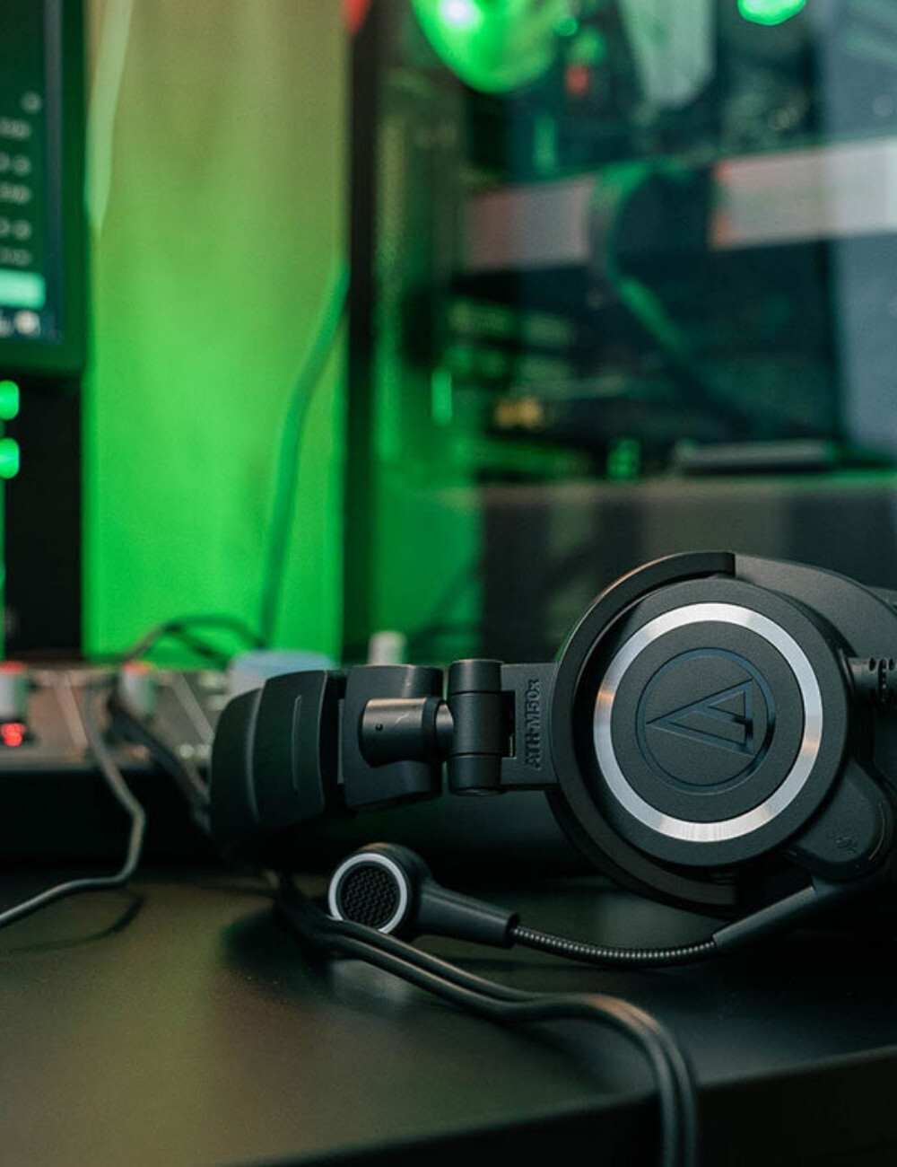 ATH-M50xSTS Mobile Display 1