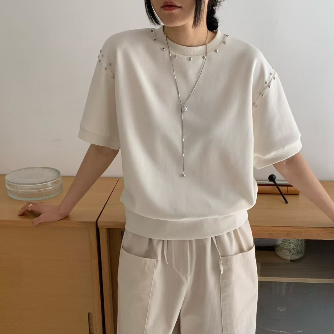 獨特感鉚釘造型圓領衛衣大學TEE / 2色